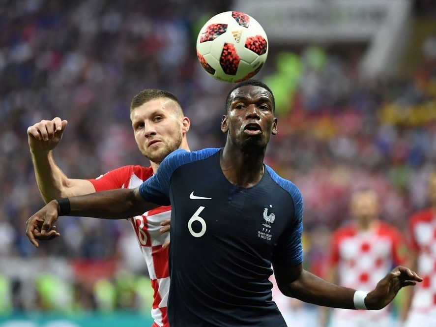  Croatia’s forward Ante Rebic (L) vies with France’s midfielder Paul Pogba during the Russia 2018 World Cup final football match between France and Croatia at the Luzhniki Stadium in Moscow on July 15, 2018.