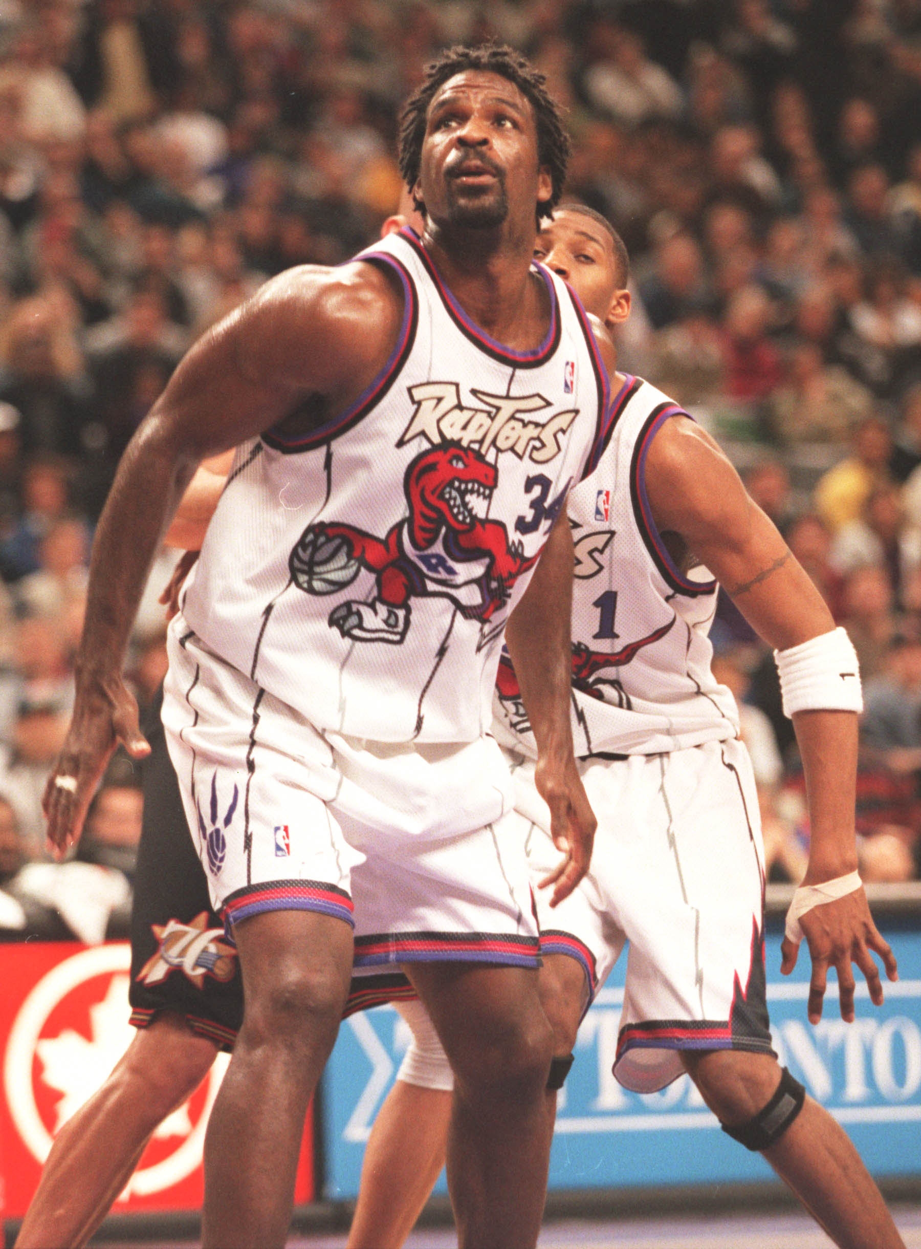  Charles Oakley during his time with the Toronto Raptors. (File Photo)