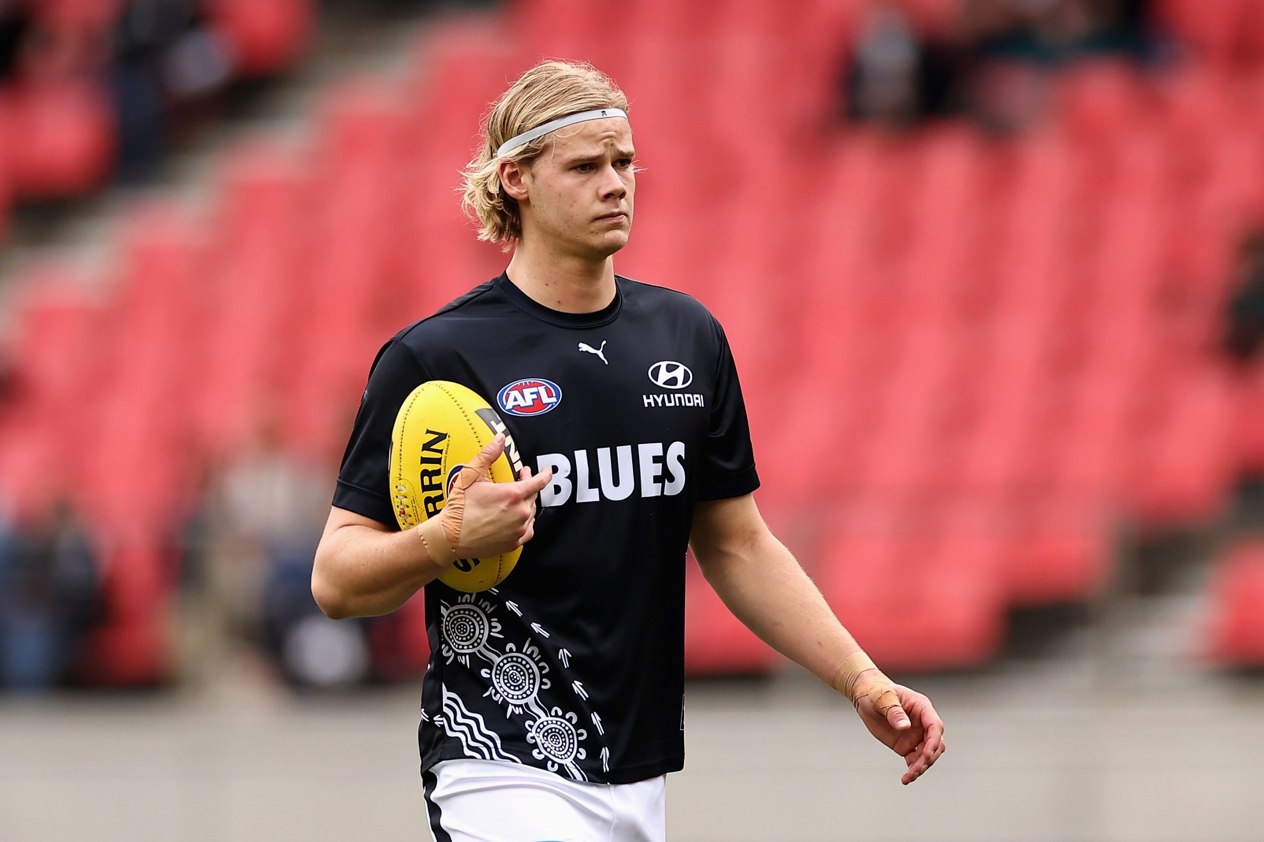 SYDNEY, AUSTRALIA - APRIL 01: Tom De Koning of the Blues warms up during the round three AFL match between Greater Western Sydney Giants and Carlton Blues at GIANTS Stadium, on April 01, 2023, in Sydney, Australia. (Photo by Cameron Spencer/AFL Photos/Getty Images)