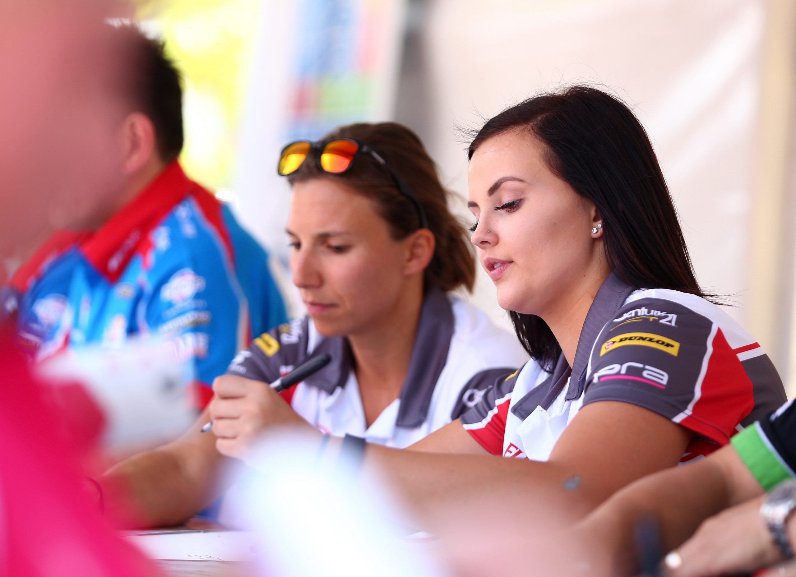 Renee Gracie (right) at a signing session with Simona De Silvestro.