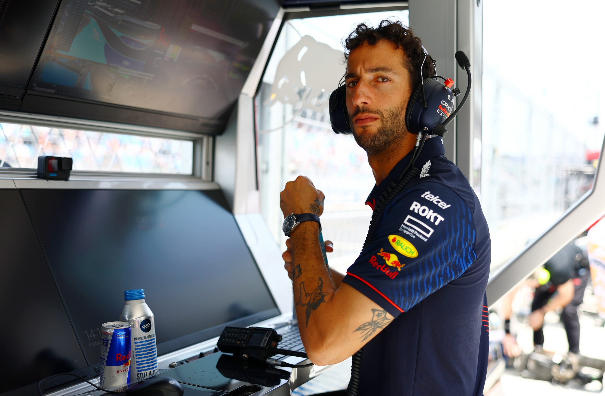  Daniel Ricciardo of Australia and Oracle Red Bull Racing looks on from the pitwall during practice ahead of the F1 Grand Prix of Miami at Miami International Autodrome on May 05, 2023 in Miami, Florida. (Photo by Mark Thompson/Getty Images)