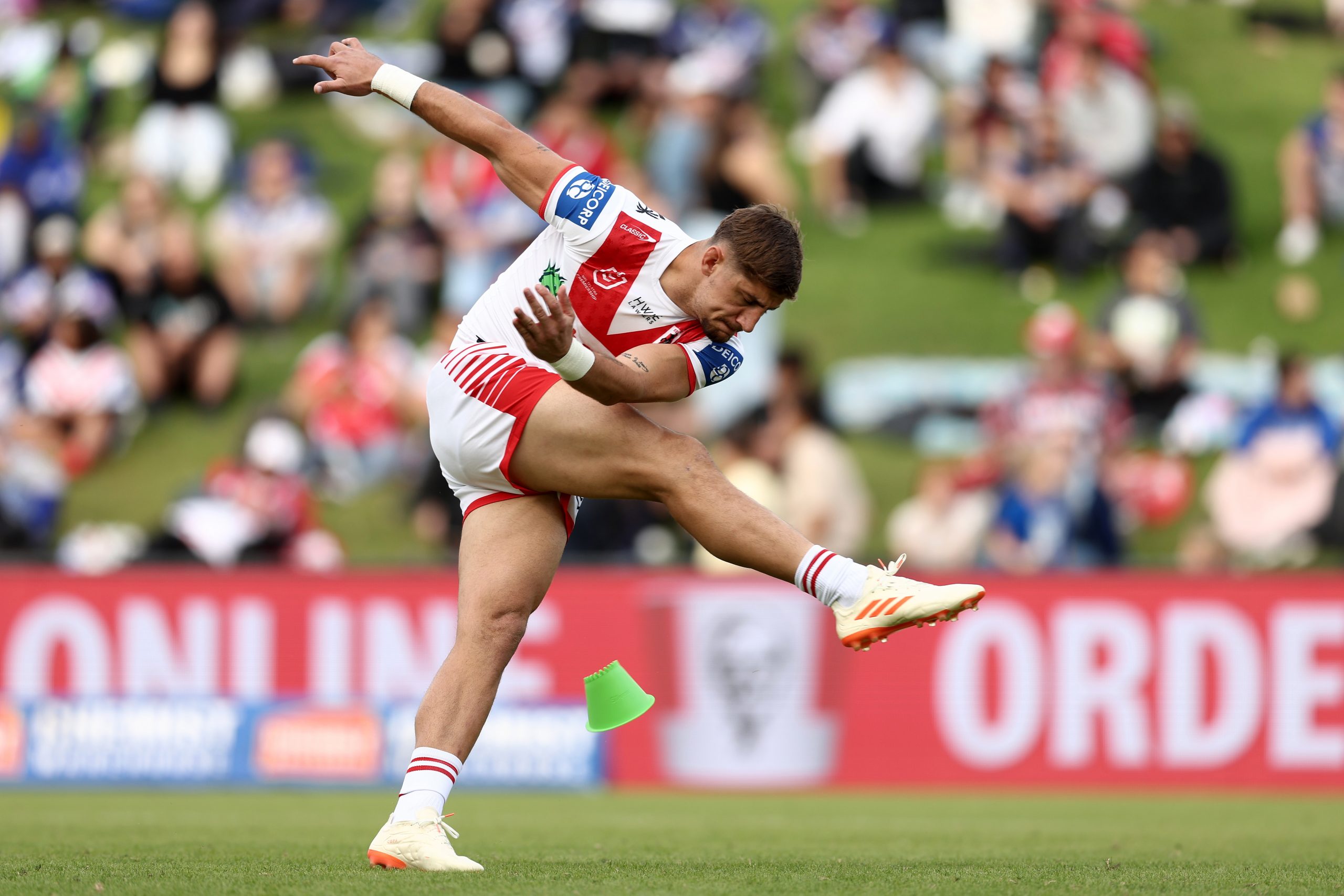 Zac Lomax of the Dragons warms up during the round nine NRL match between St George Illawarra Dragons and Canterbury Bulldogs at WIN Stadium on April 30, 2023 in Wollongong, Australia. (Photo by Matt King/Getty Images)