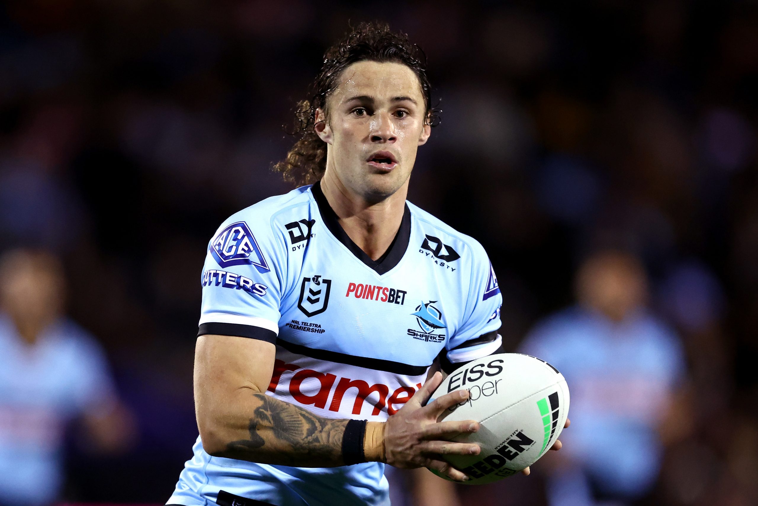 TAMWORTH, AUSTRALIA - AUGUST 13:  Nicho Hynes of the Sharks runs with the ball during the round 22 NRL match between the Wests Tigers and the Cronulla Sharks at Scully Park, on August 13, 2022, in Tamworth, Australia. (Photo by Matt King/Getty Images)