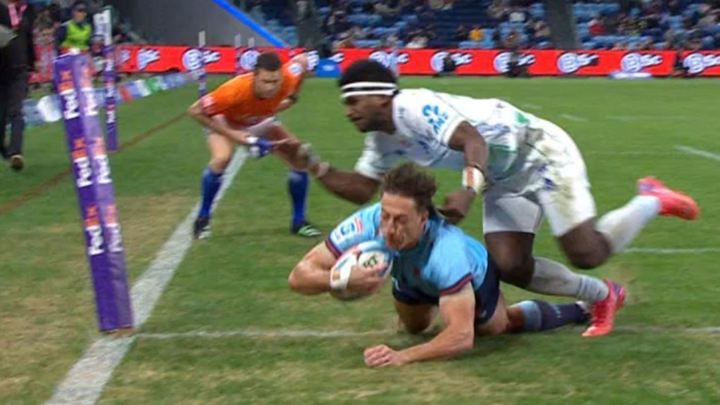 Mark Nawaqanitawase scores try after scoring new contract