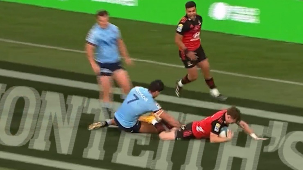 Crusaders run circles around Waratahs