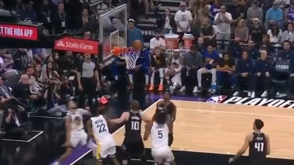 Curry fires Warriors into semi-finals