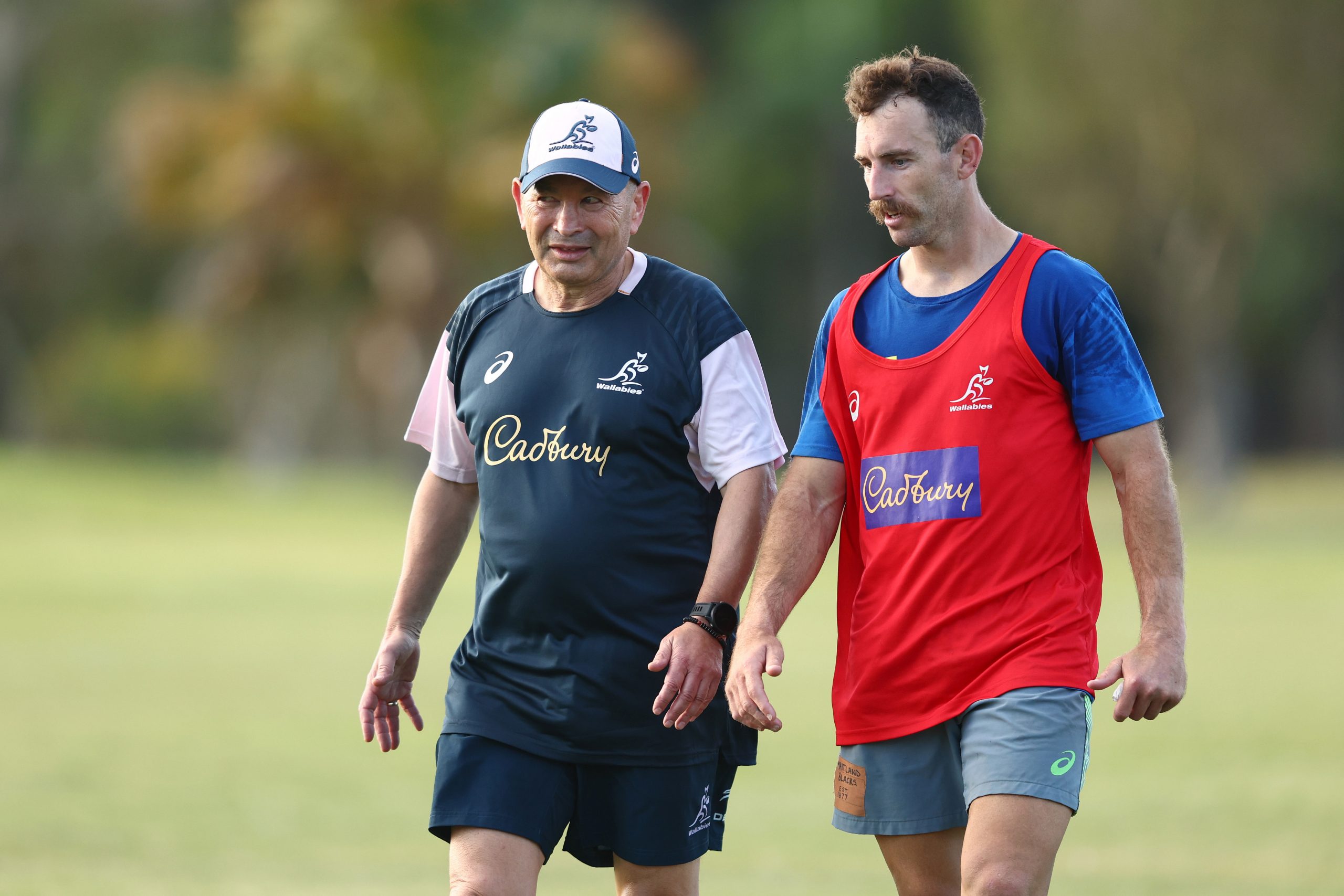 Wallabies coach Eddie Jones talks with Nic White.