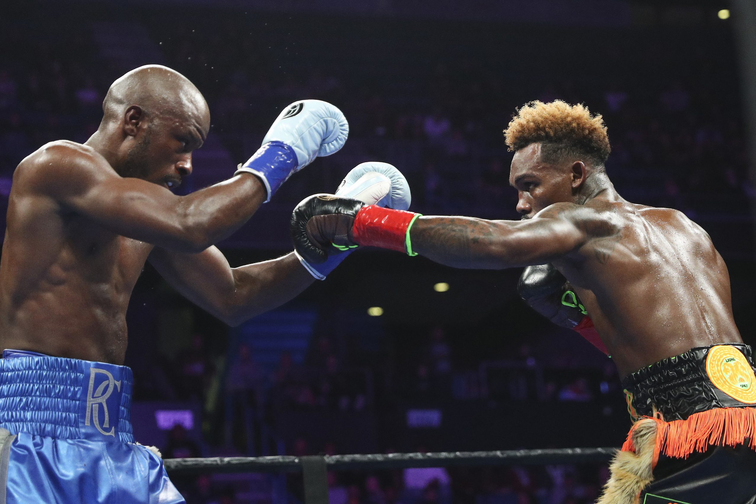 Jermell Charlo (right) fights Tony Harrison for the WBC World Super Welterweight Championship in 2019.