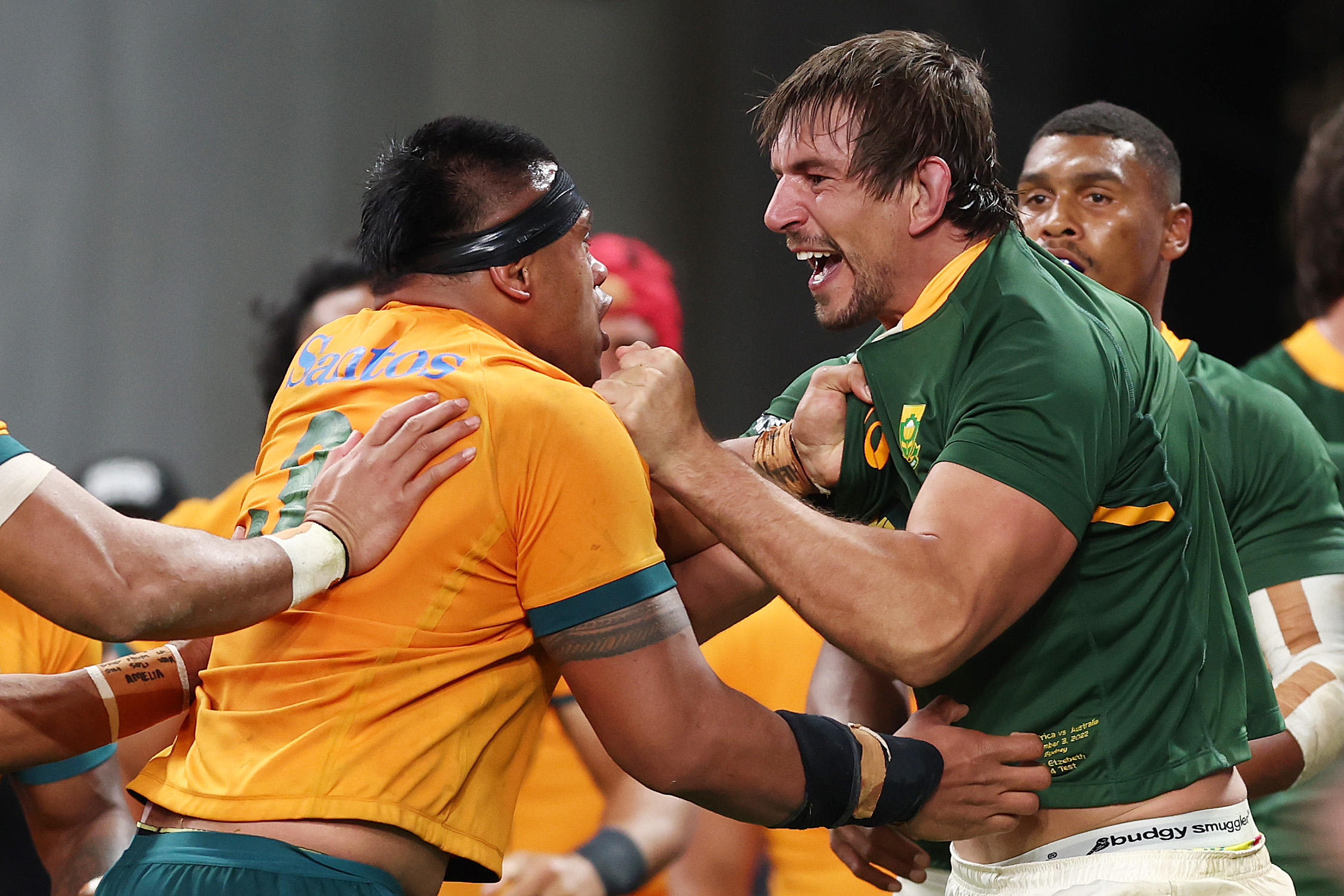 Eben Etzebeth of the Springboks and Allan Alaalatoa of the Wallabies scuffle.