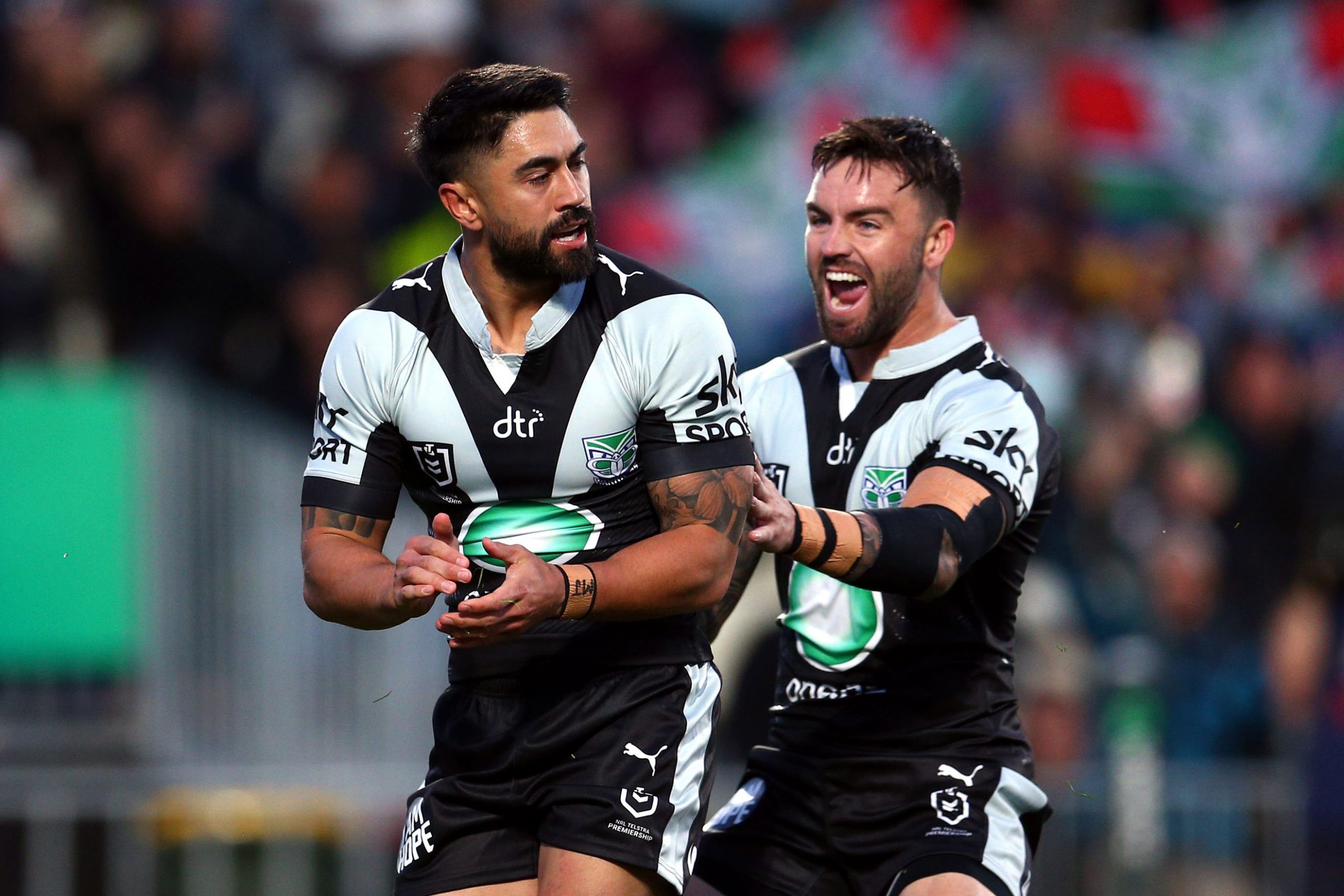 Shaun Johnson for the Warriors against the Dolphins.