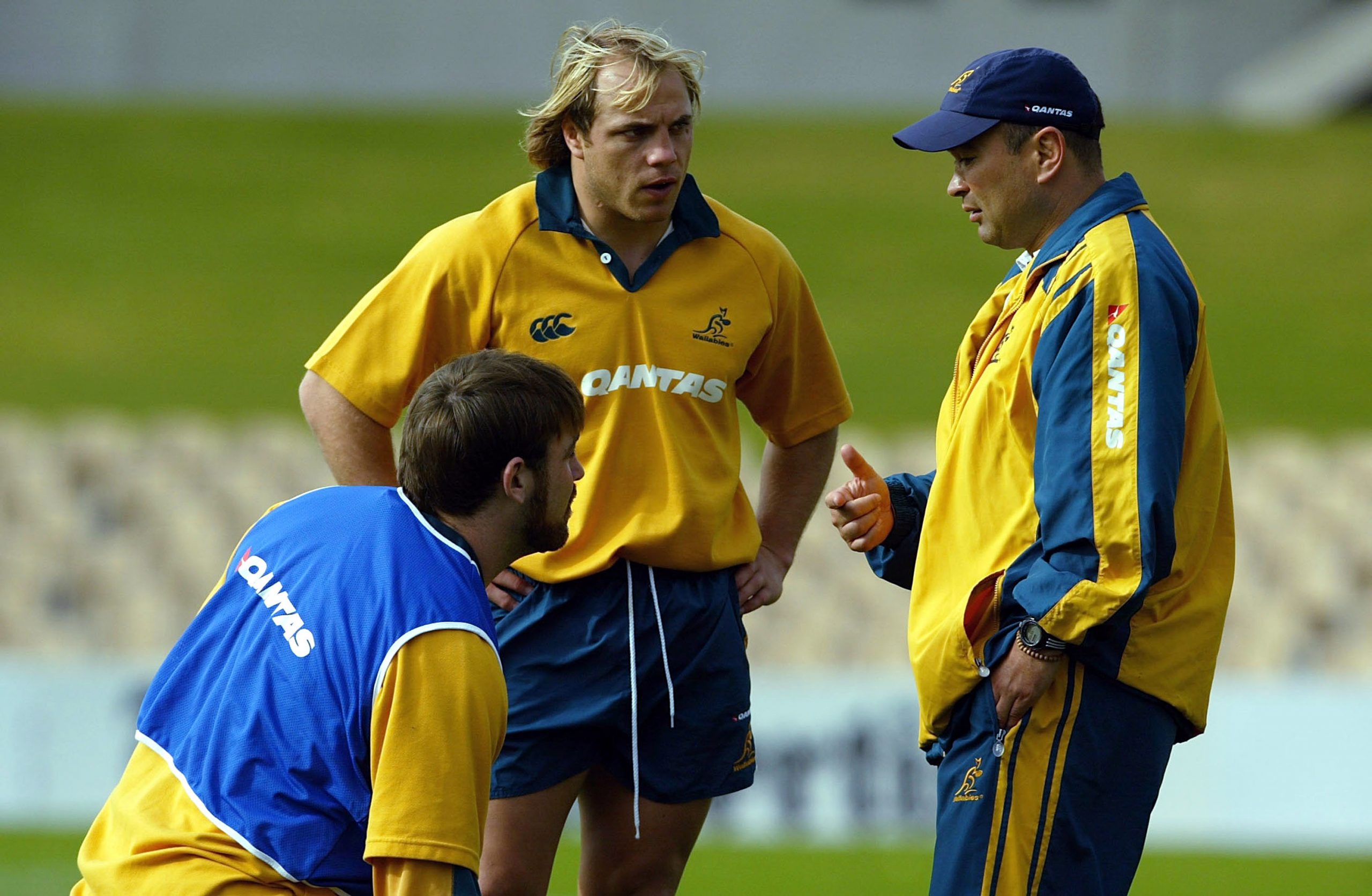 Eddie Jones talks with Phil Waugh in 2004 in Adelaide.