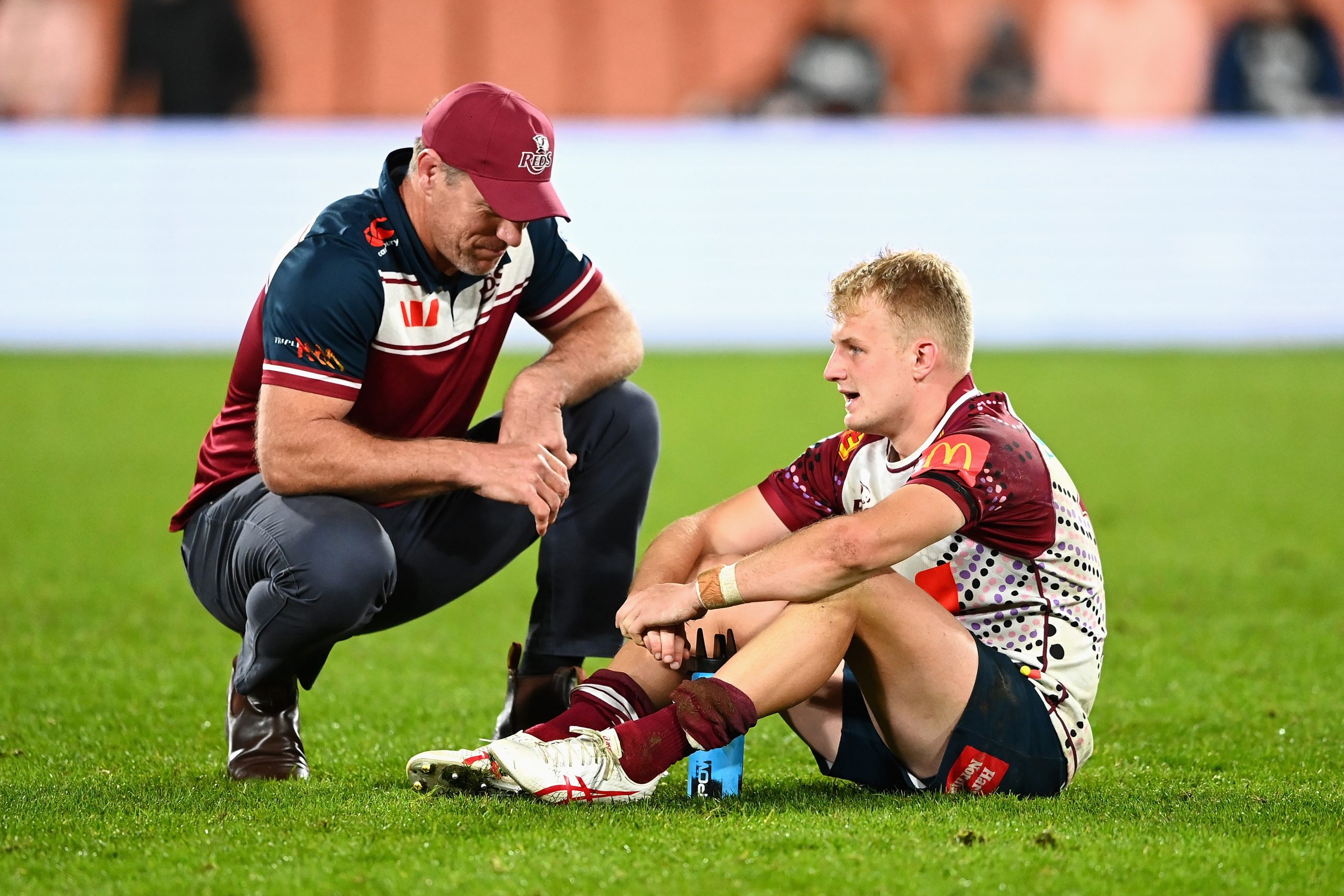 Reds coach Brad Thorn talks to Tom Lynagh after losing to the Chiefs.