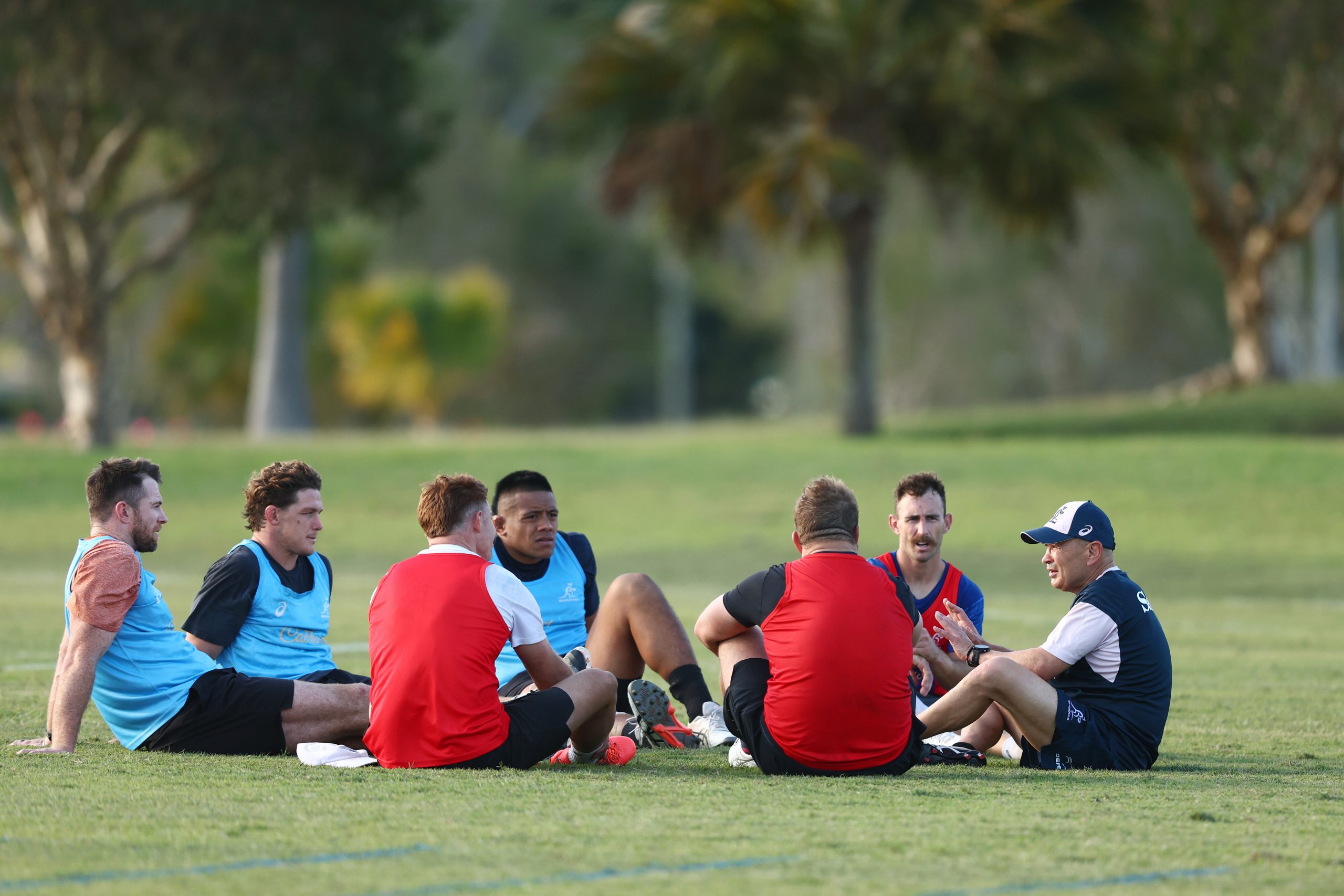 Wallabies coach Eddie Jones talks with the leadership group.