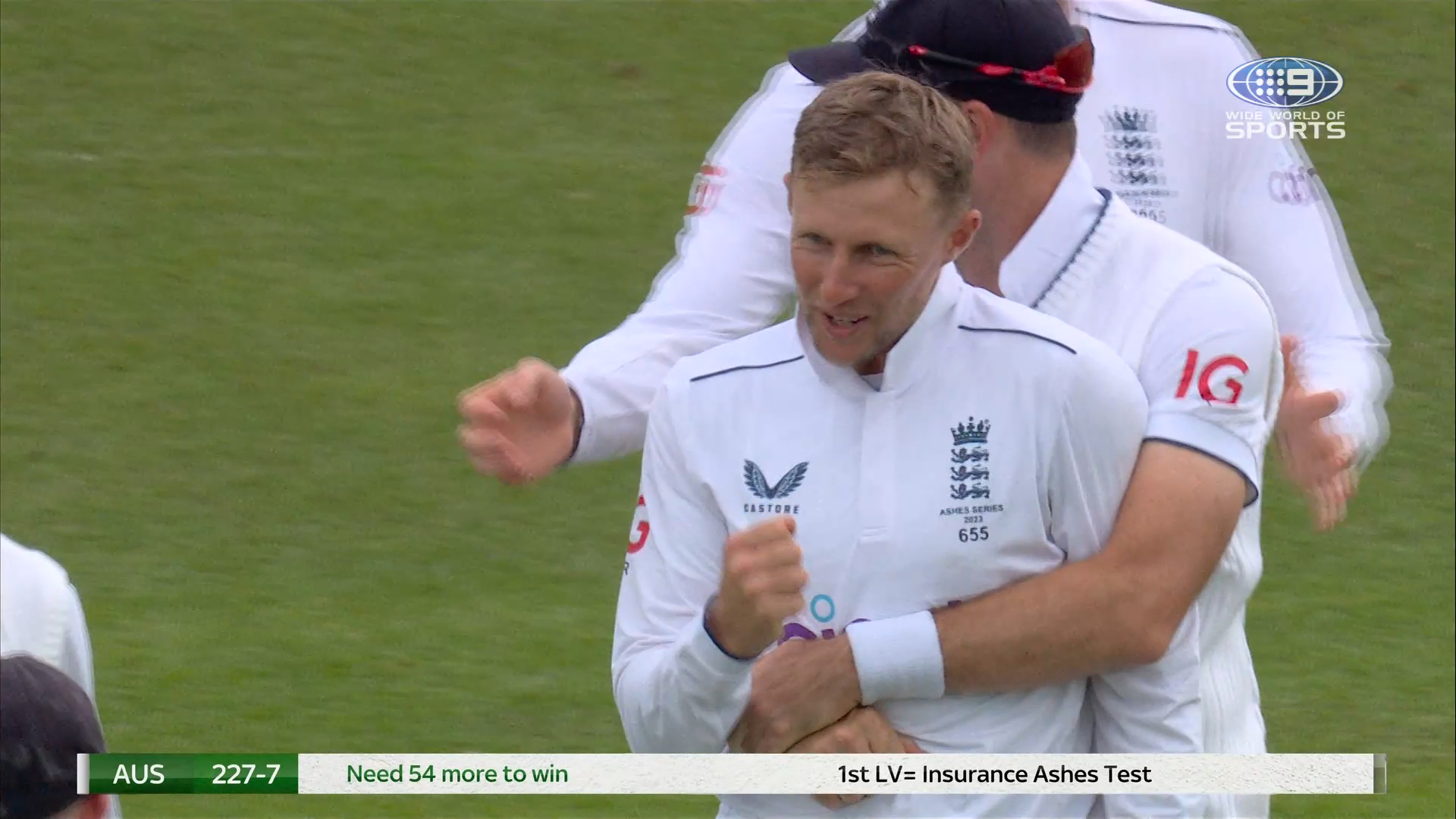 Carey caught and bowled by Root