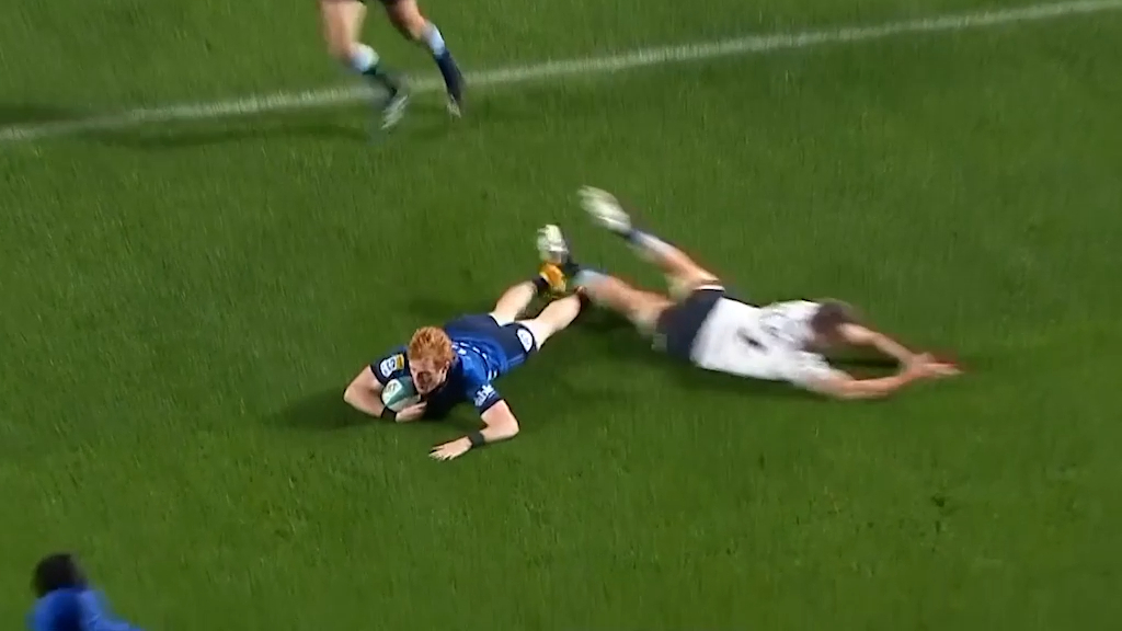 Christie finishes brilliant Blues try