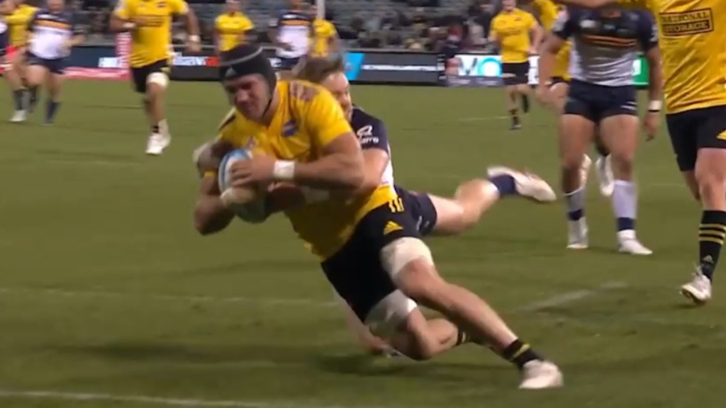 Flanders scores freakish try