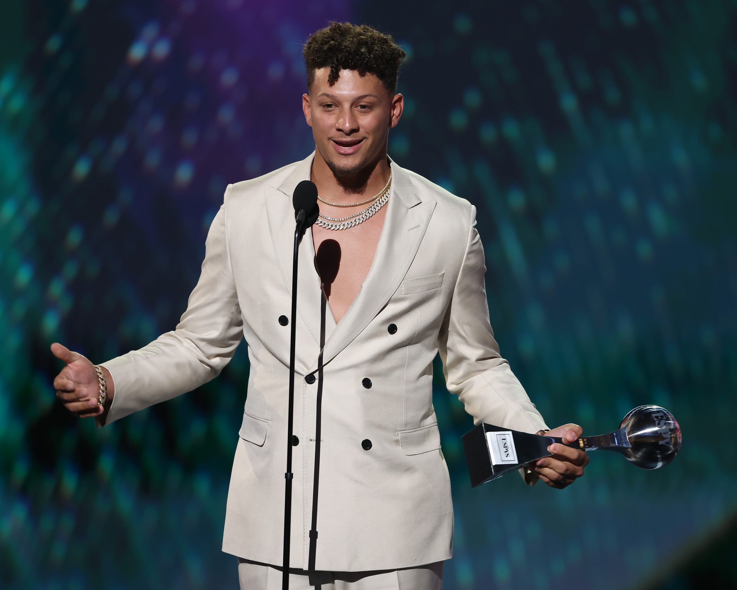 THE 2023 ESPYS PRESENTED BY CAPITAL ONE - "The 2023 ESPYS presented by Capital One" ceremony will recognize major athletic achievements, relive unforgettable moments, honor leading athletes and feature exciting musical performances. "The 2023 ESPYS" will air live July 12 at 8 p.m. EDT/ 5 p.m. PDT on ABC from The Dolby Theatre in Los Angeles. (ABC) PATRICK MAHOMES