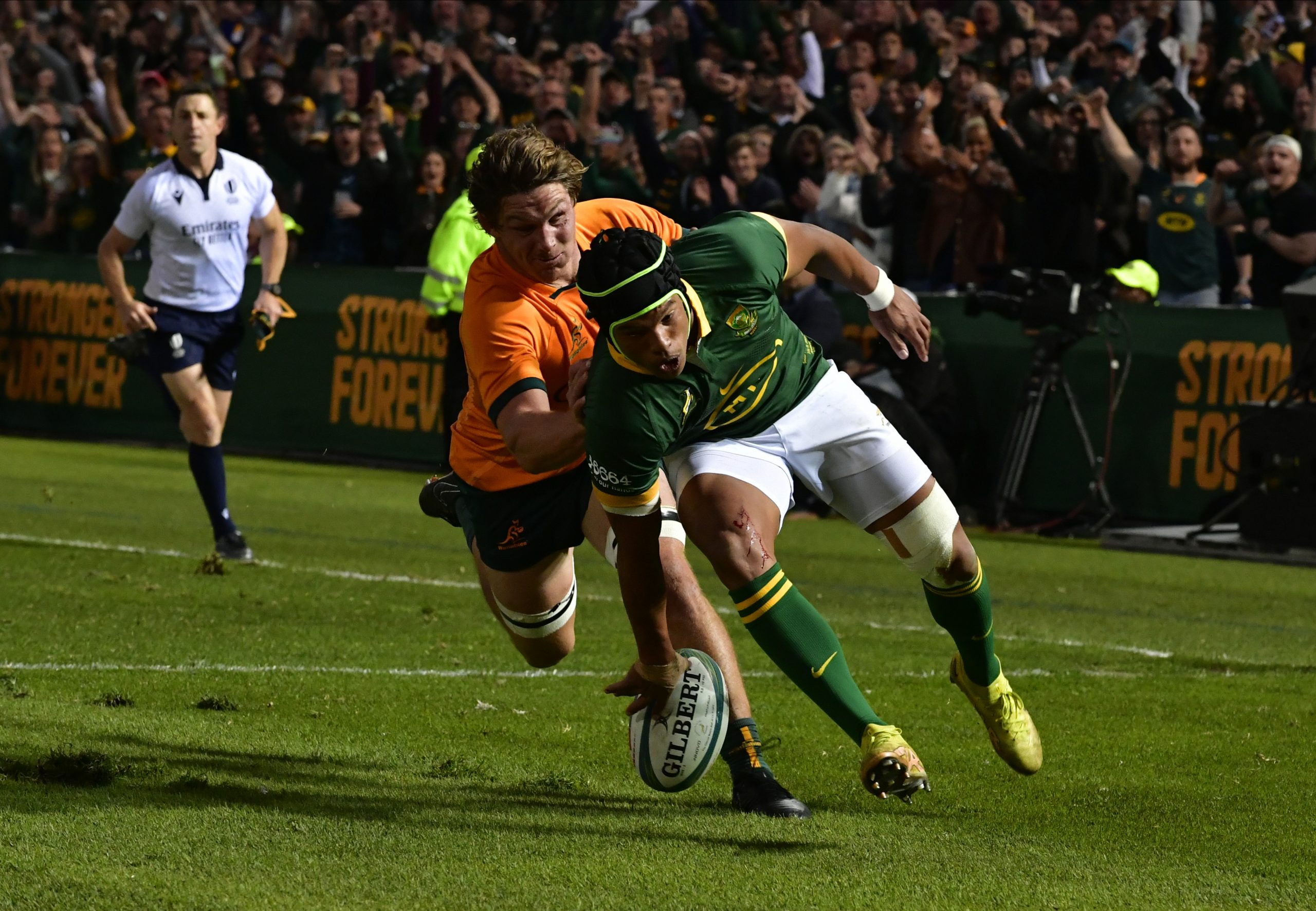 Kurt-Lee Arendse of South Africa scores a try.