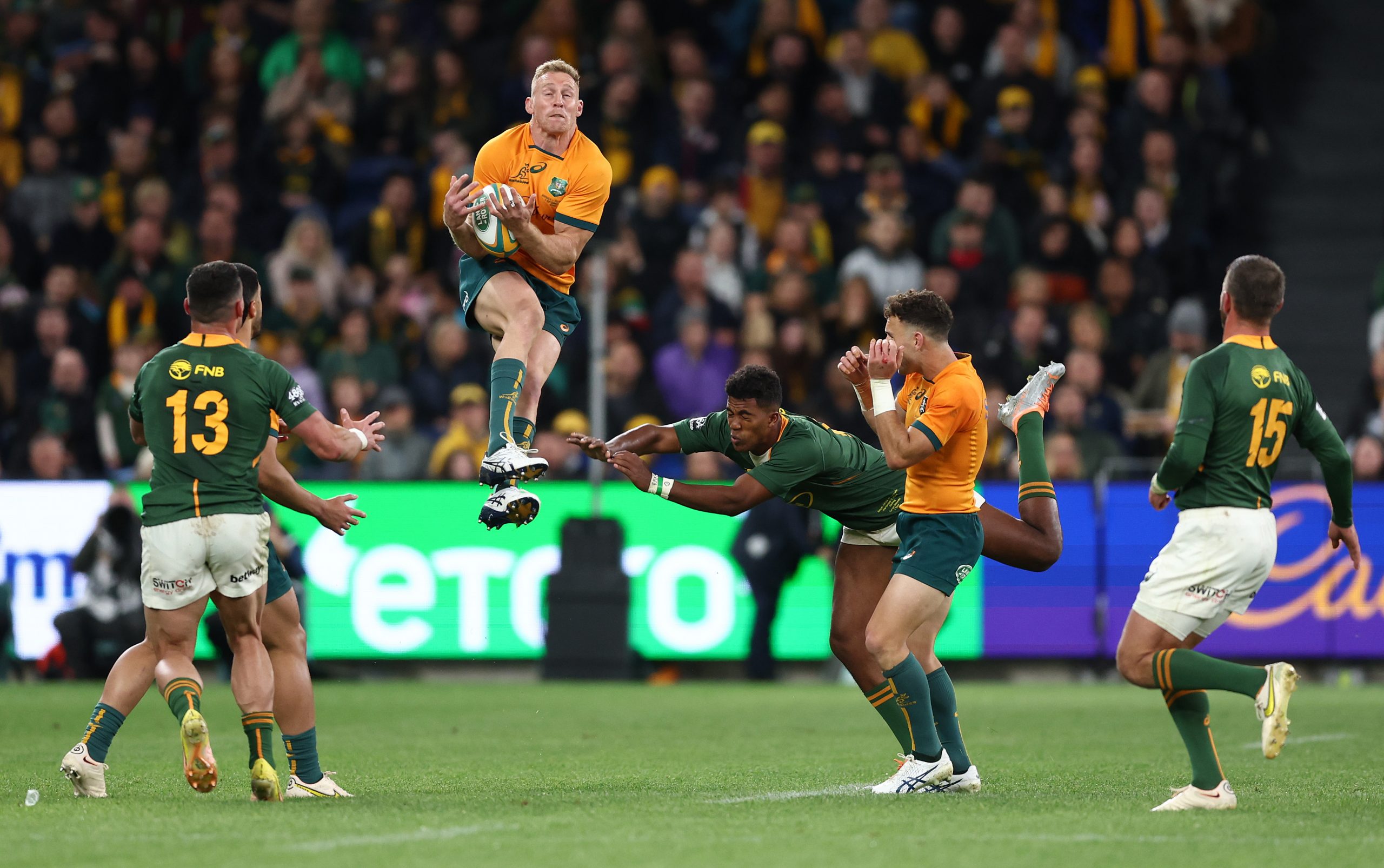 Reece Hodge of the Wallabies takes a high ball ahead of Canan Moodie of the Springboks.
