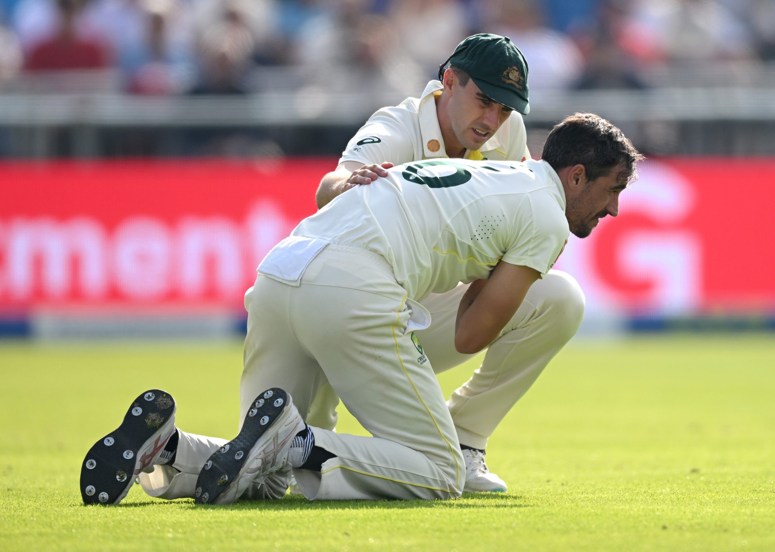 MANCHESTER, ENGLAND - JULY 20: Mitchell Starc of Australia holds his shoulder after picking up an injury during day two of the LV= Insurance Ashes 4th Test Match between England and Australia at Emirates Old Trafford on July 20, 2023 in Manchester, England. (Photo by Gareth Copley/Getty Images)