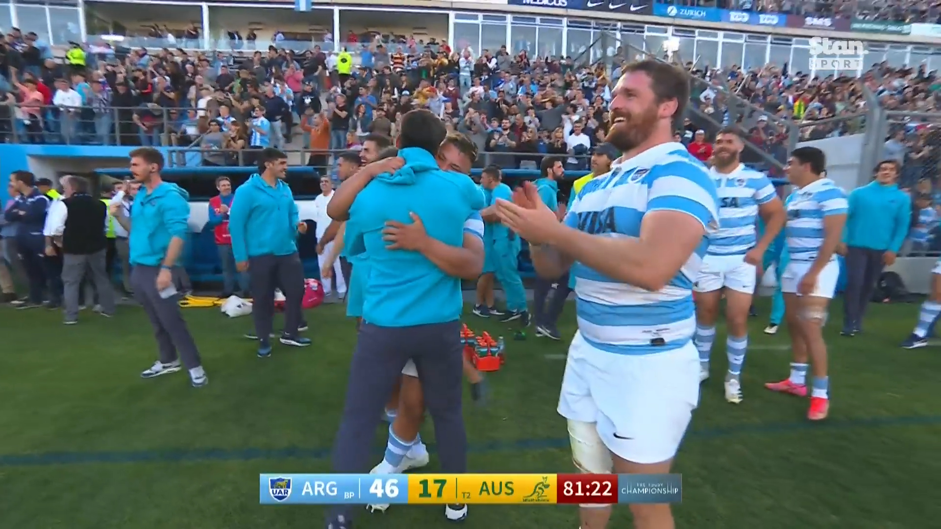 Pumas go crazy after famous win