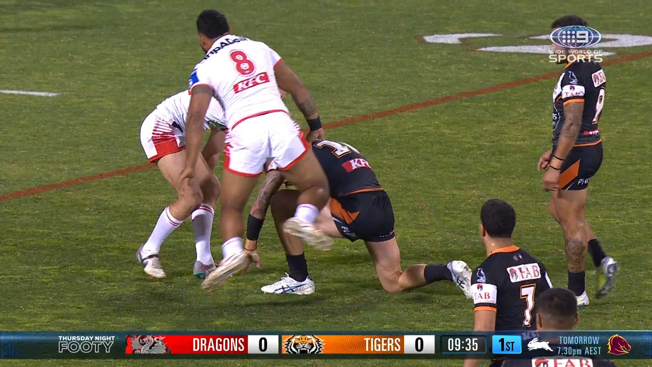 Tupou barges over Dragons defence