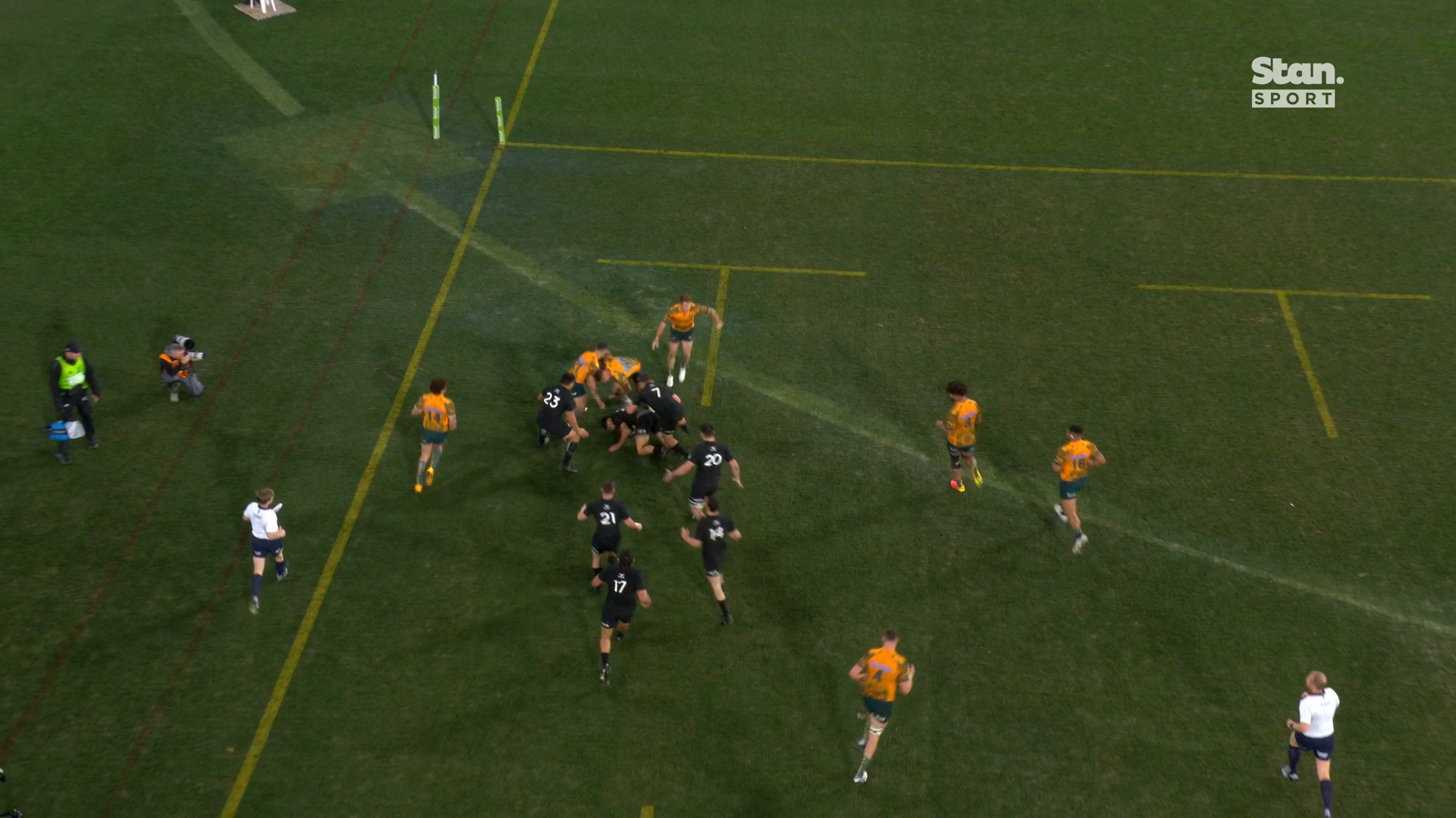 All Blacks run rings around Wallabies defence