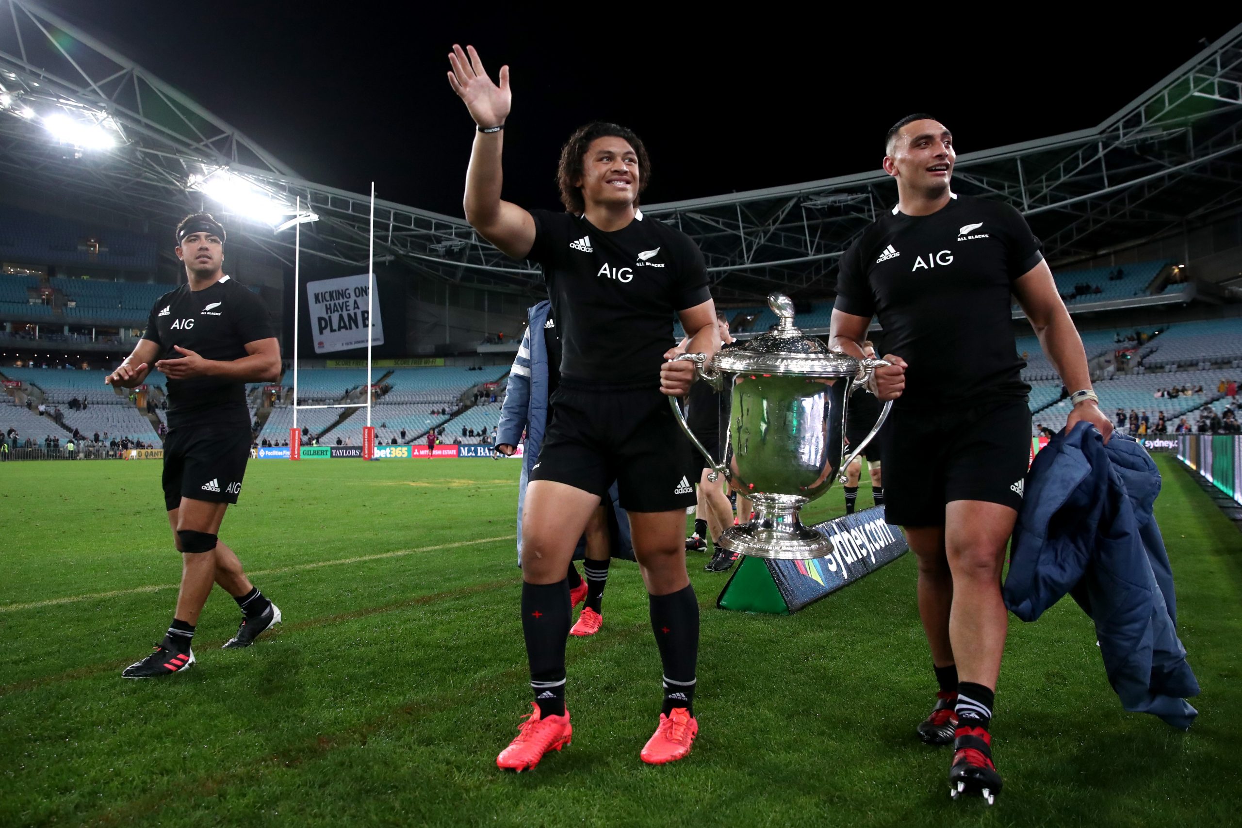 Caleb Clarke (left) and Alex Hodgman celebrate with the Bledisloe Cup after winning the 2020 Tri-Nations and Bledisloe Cup match against the Wallabies.