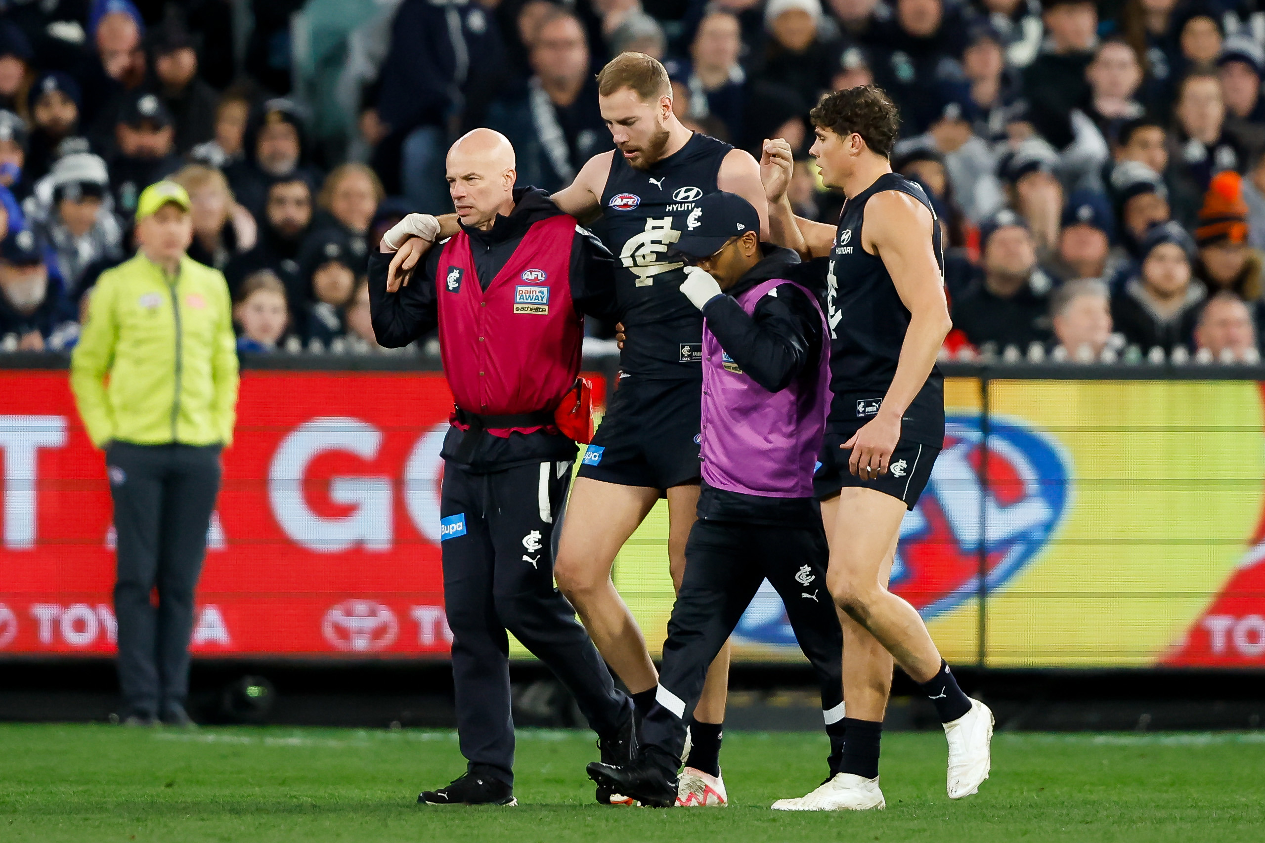 MELBOURNE, AUSTRALIA - SEPTEMBER 08: Harry McKay of the Blues is seen being assisted off the ground by medical staff during the 2023 AFL First Elimination Final match between the Carlton Blues and the Sydney Swans at Melbourne Cricket Ground on September 08, 2023 in Melbourne, Australia. (Photo by Dylan Burns/AFL Photos via Getty Images)