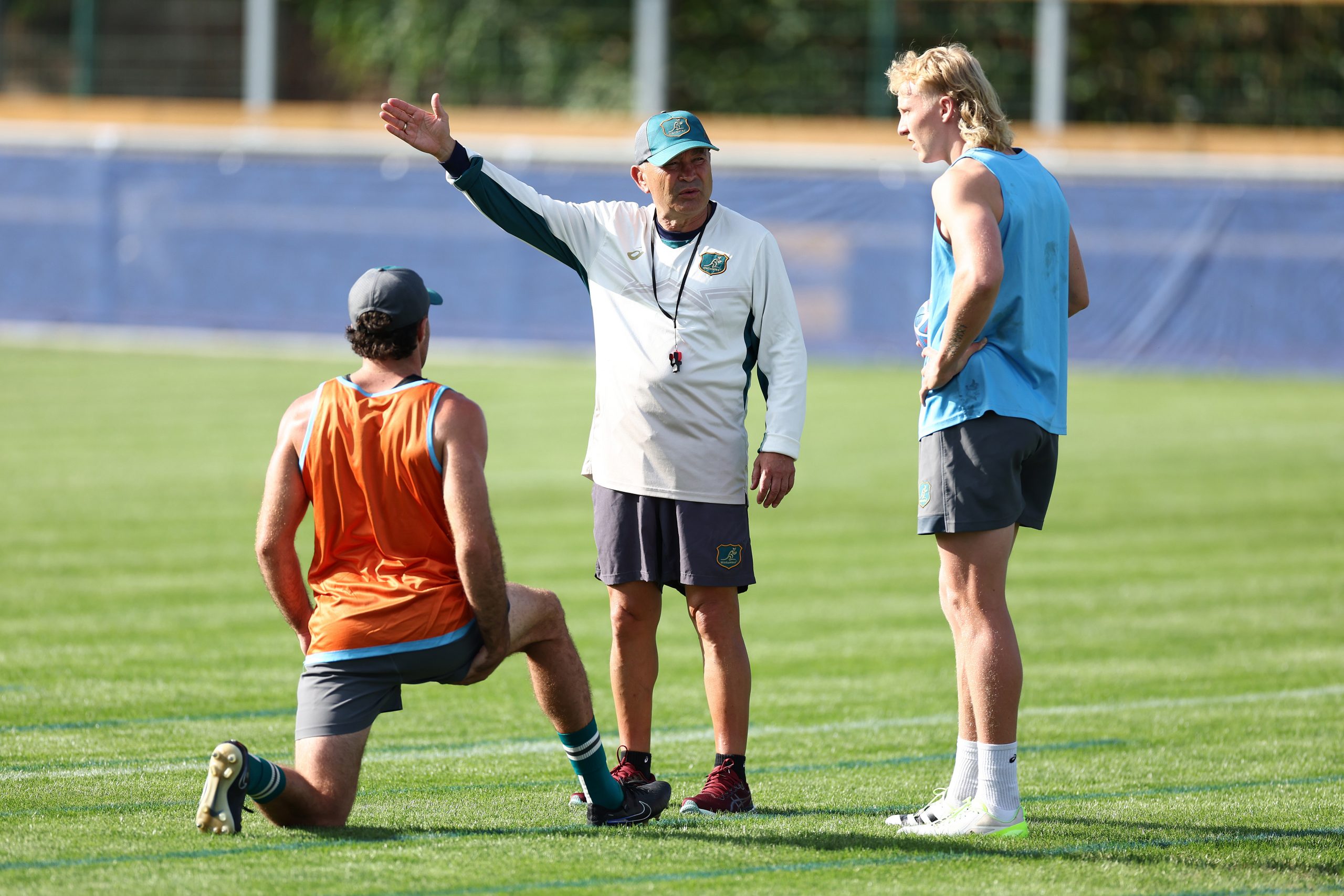 Eddie Jones talks to Ben Donaldson and Carter Gordon.