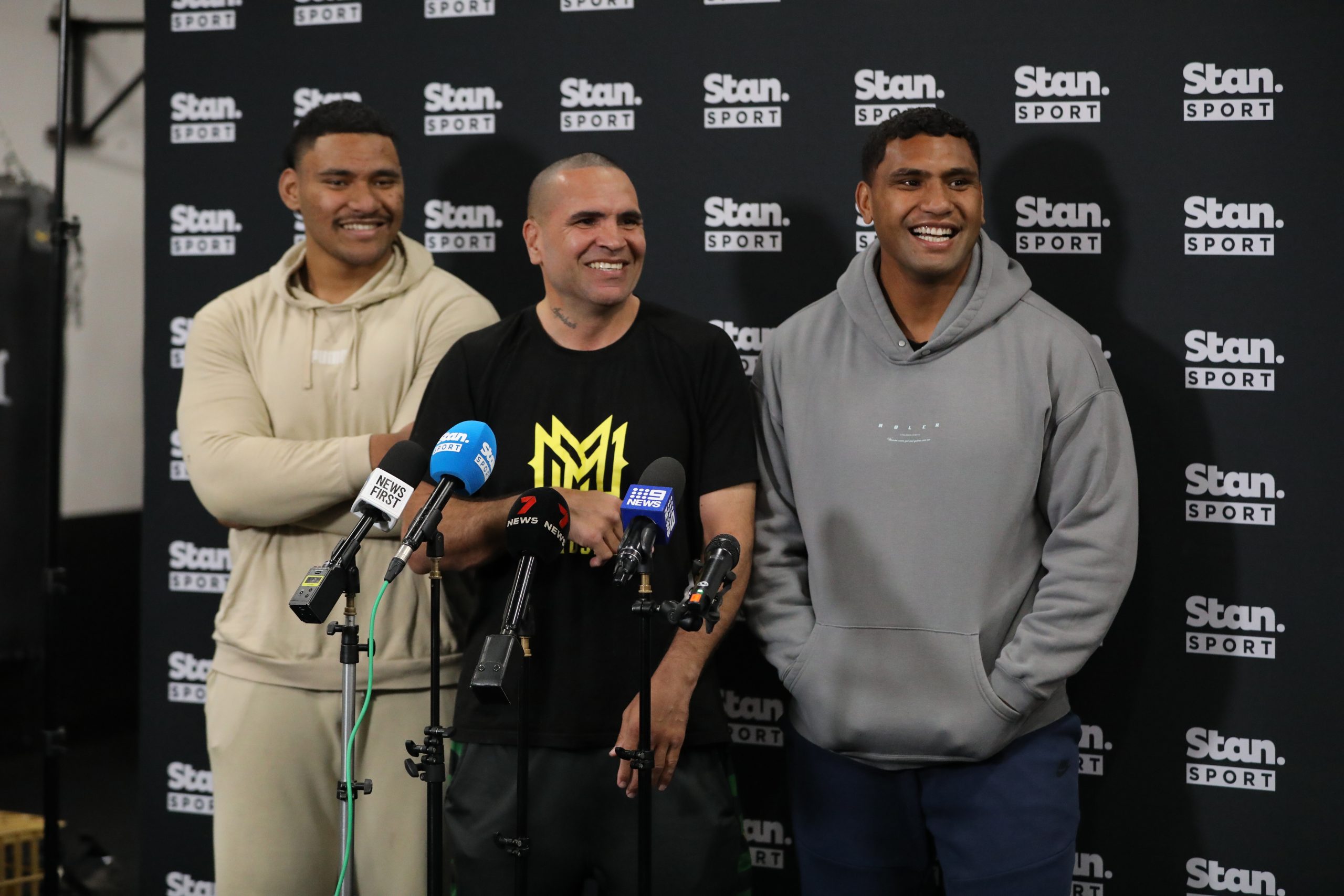 Anthony Mundine (centre) with Tevita Pangai Junior (right) and his brother Jermaine Pangai (left).