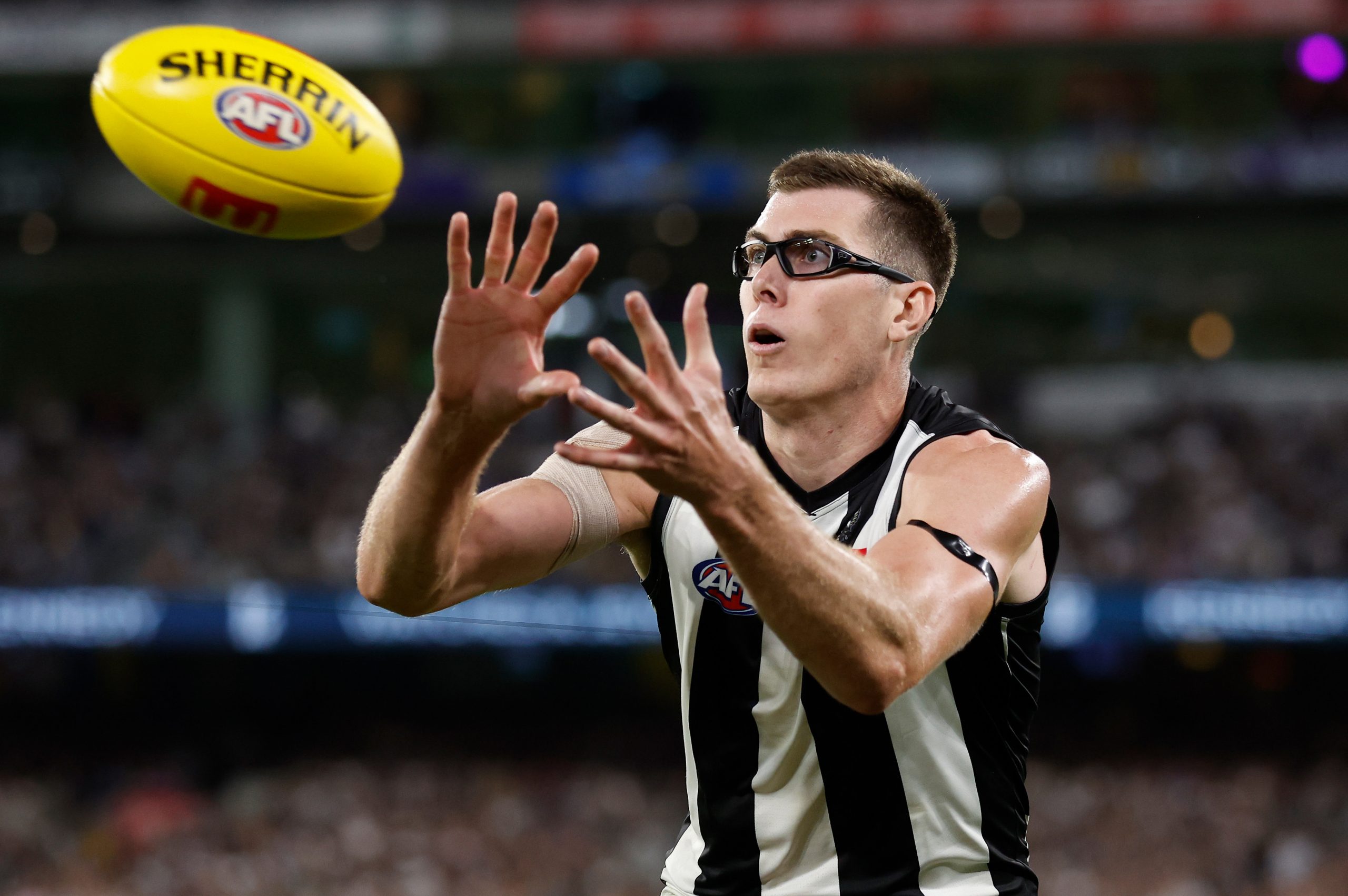 MELBOURNE, AUSTRALIA - MARCH 17: Mason Cox of the Magpies marks the ball during the 2023 AFL Round 01 match between the Geelong Cats and the Collingwood Magpies at the Melbourne Cricket Ground on March 17, 2023 in Melbourne, Australia. (Photo by Michael Willson/AFL Photos)