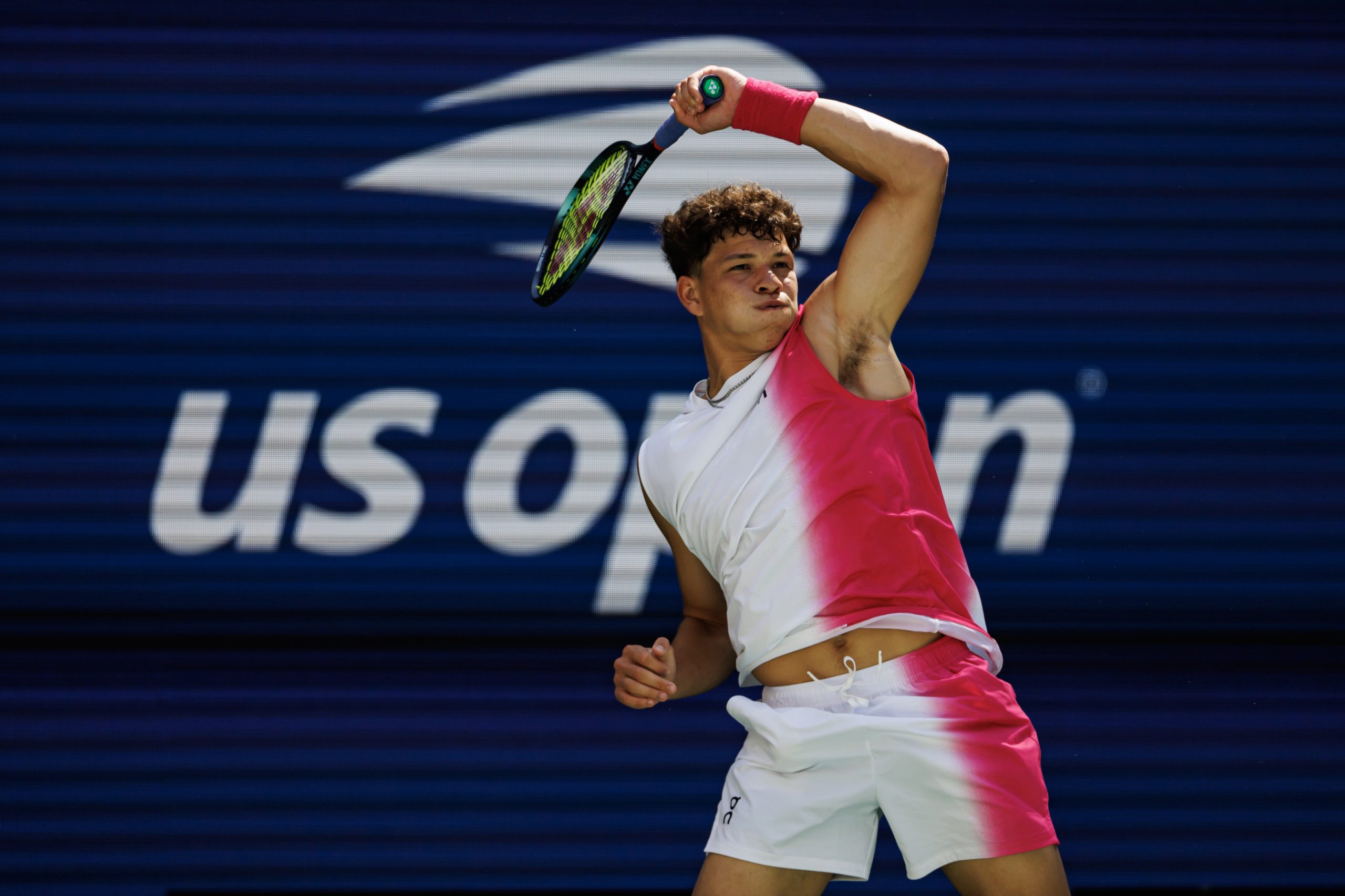 American youngster Ben Shelton belts a forehand.