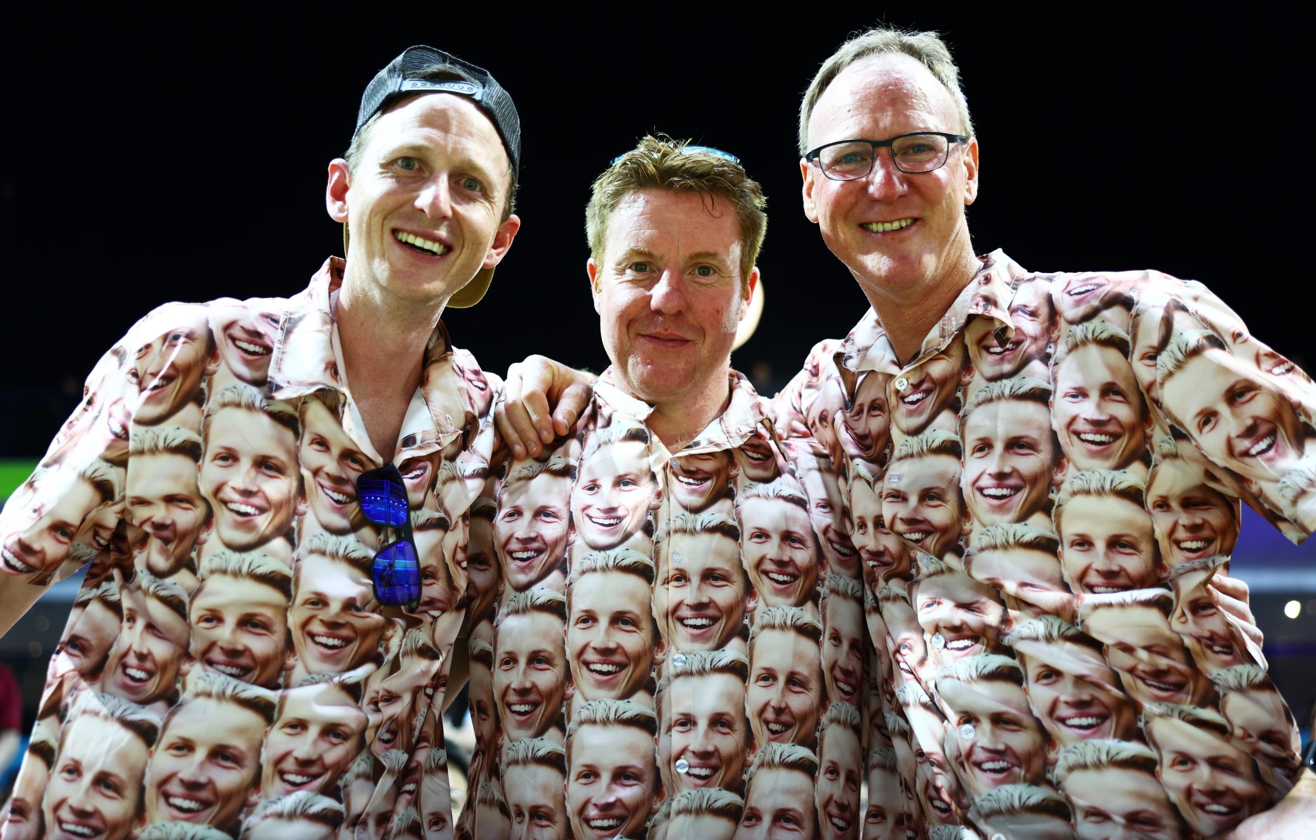 Fans pose for a photo wearing shirts in support of Liam Lawson of New Zealand and Scuderia AlphaTauri prior to the F1 Grand Prix of Singapore at Marina Bay Street Circuit on September 17, 2023 in Singapore, Singapore. (Photo by Mark Thompson/Getty Images)