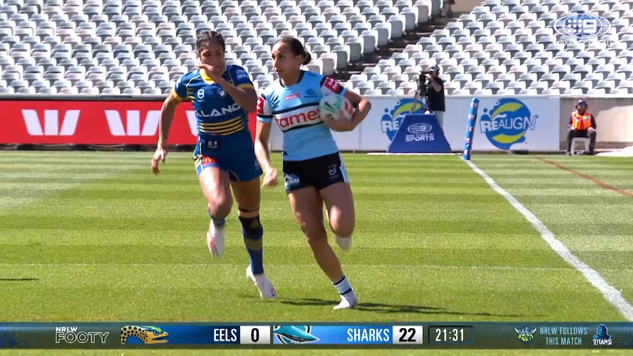 Staples runs around Eels defence