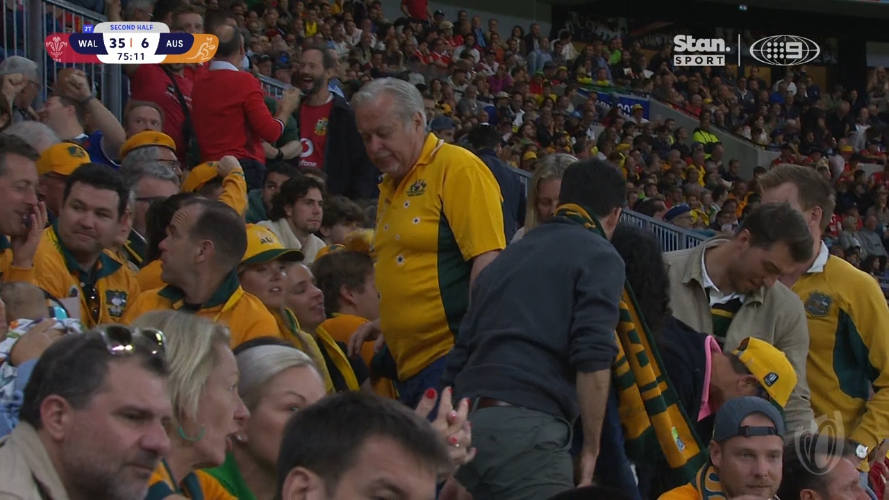 Fans walk out on Wallabies early