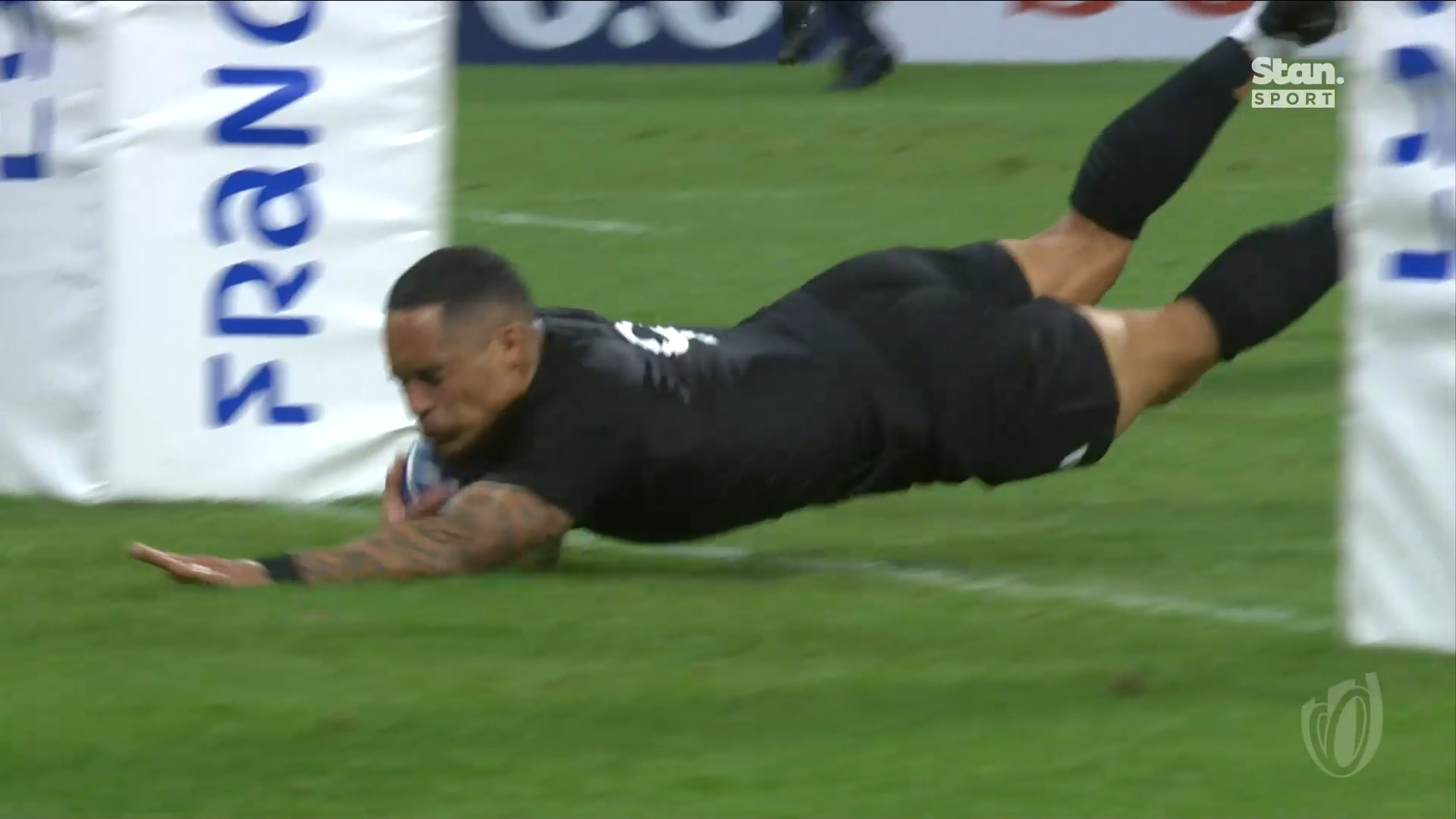 Aaron Smith seals hat-trick for All Blacks