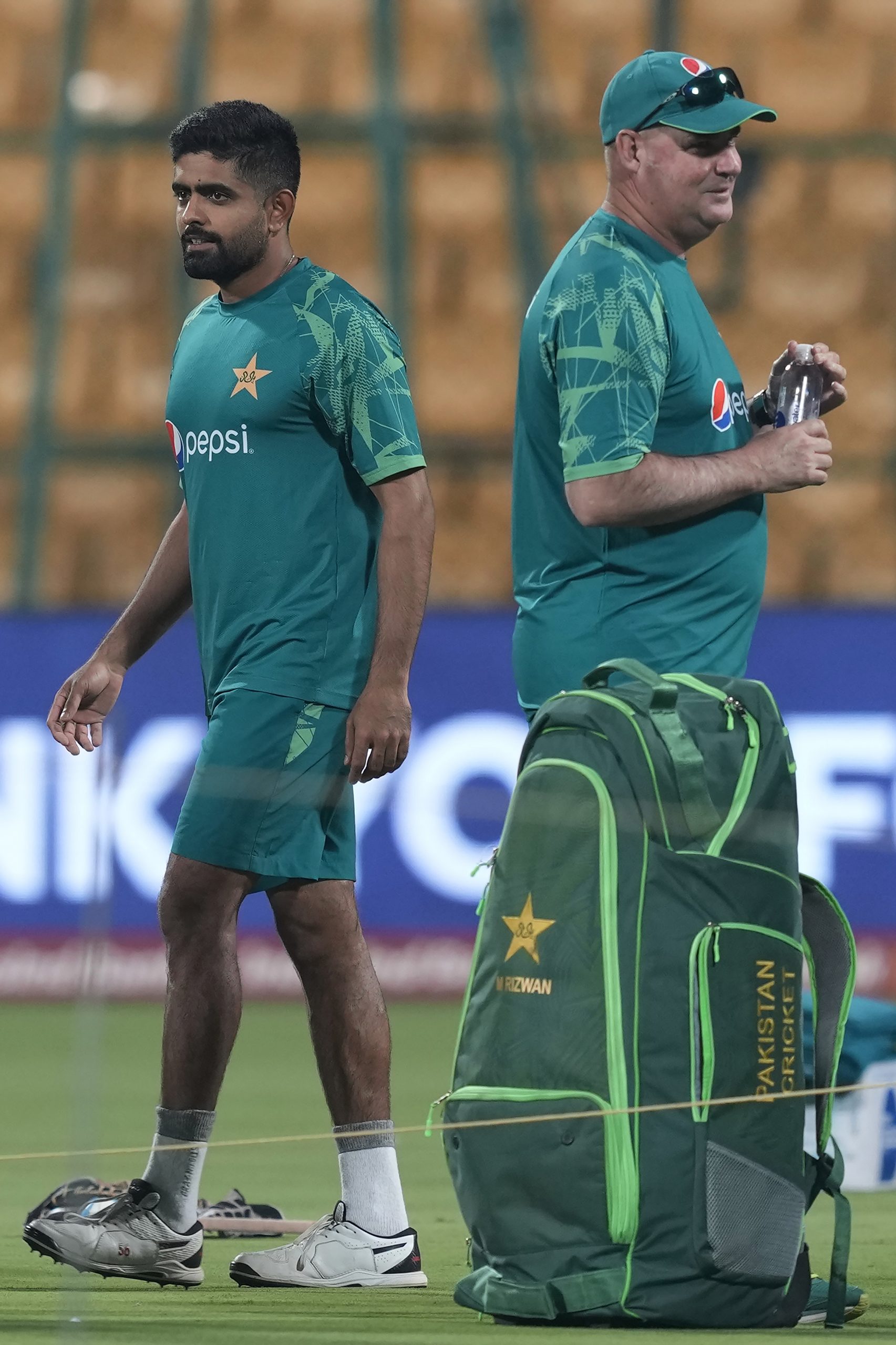 Pakistan captain Babar Azam (left) and coach Mickey Arthur.