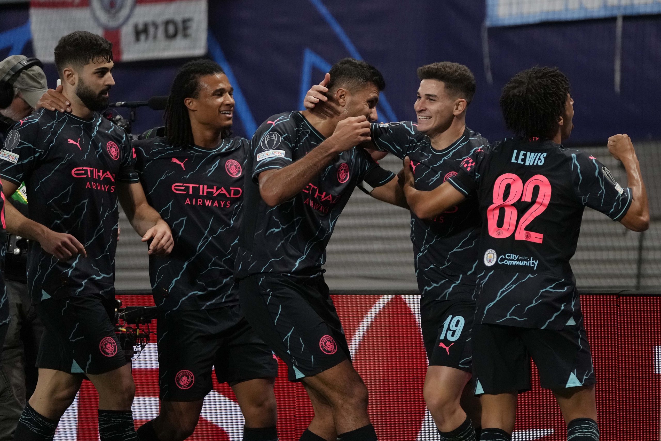 Manchester City's Julian Alvarez celebrates with his teammates.