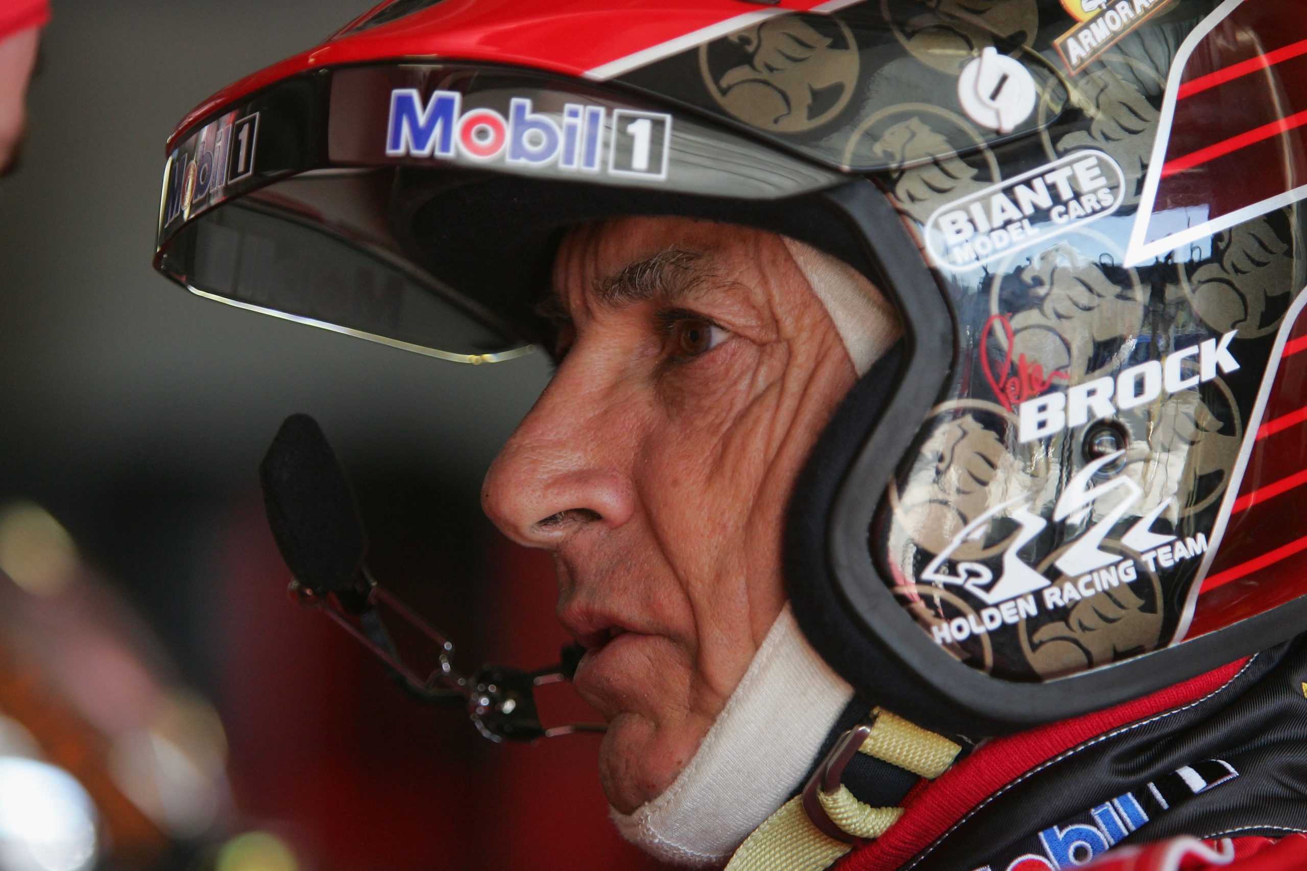 Peter Brock made his final Bathurst 1000 start in 2004 with the Holden Racing Team.