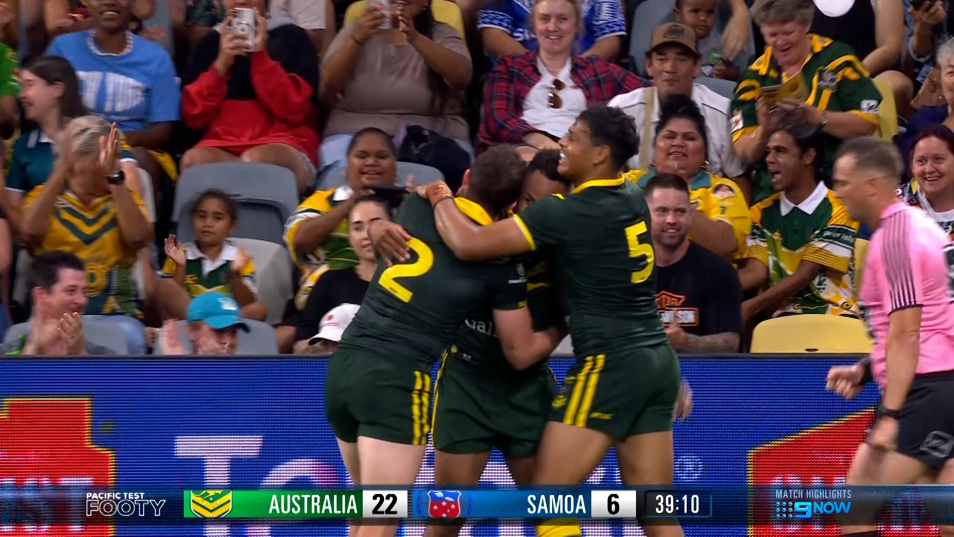 Hammer runs away for stunning try