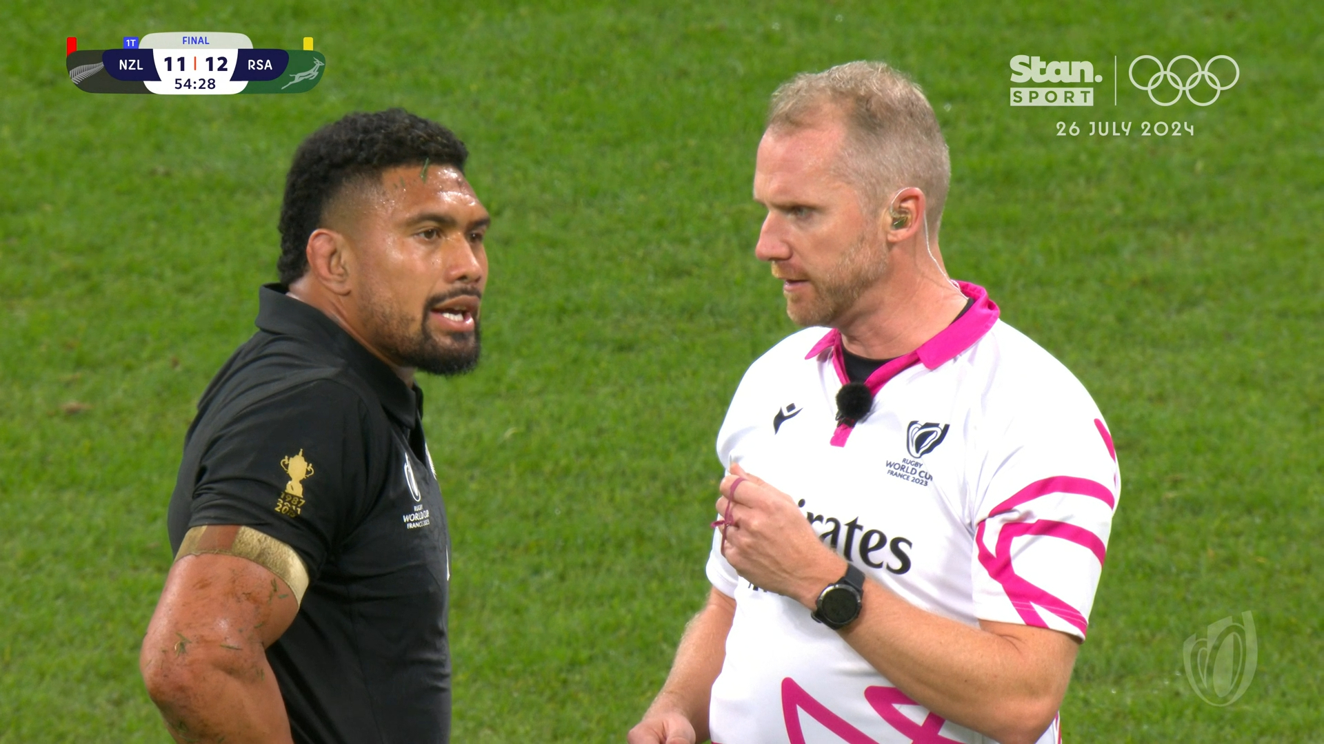 Referee Wayne Barnes explains why he disallowed All Blacks try