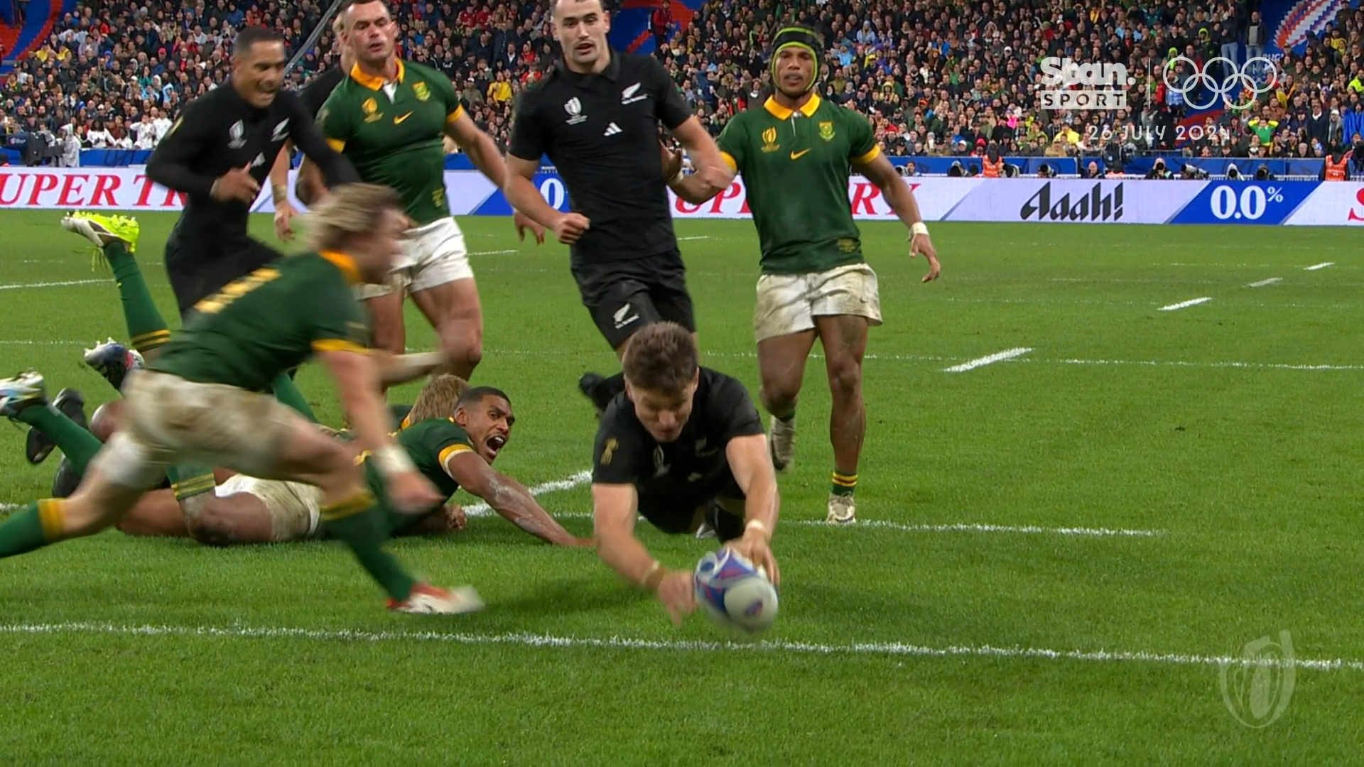 Beauden Barrett breaks Springboks stranglehold