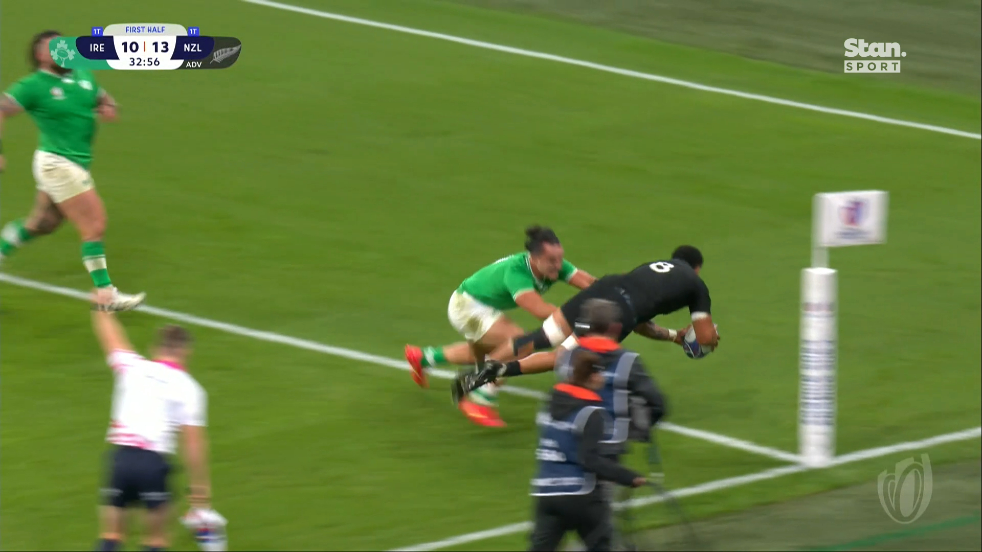 Ardie Savea flies across the try line