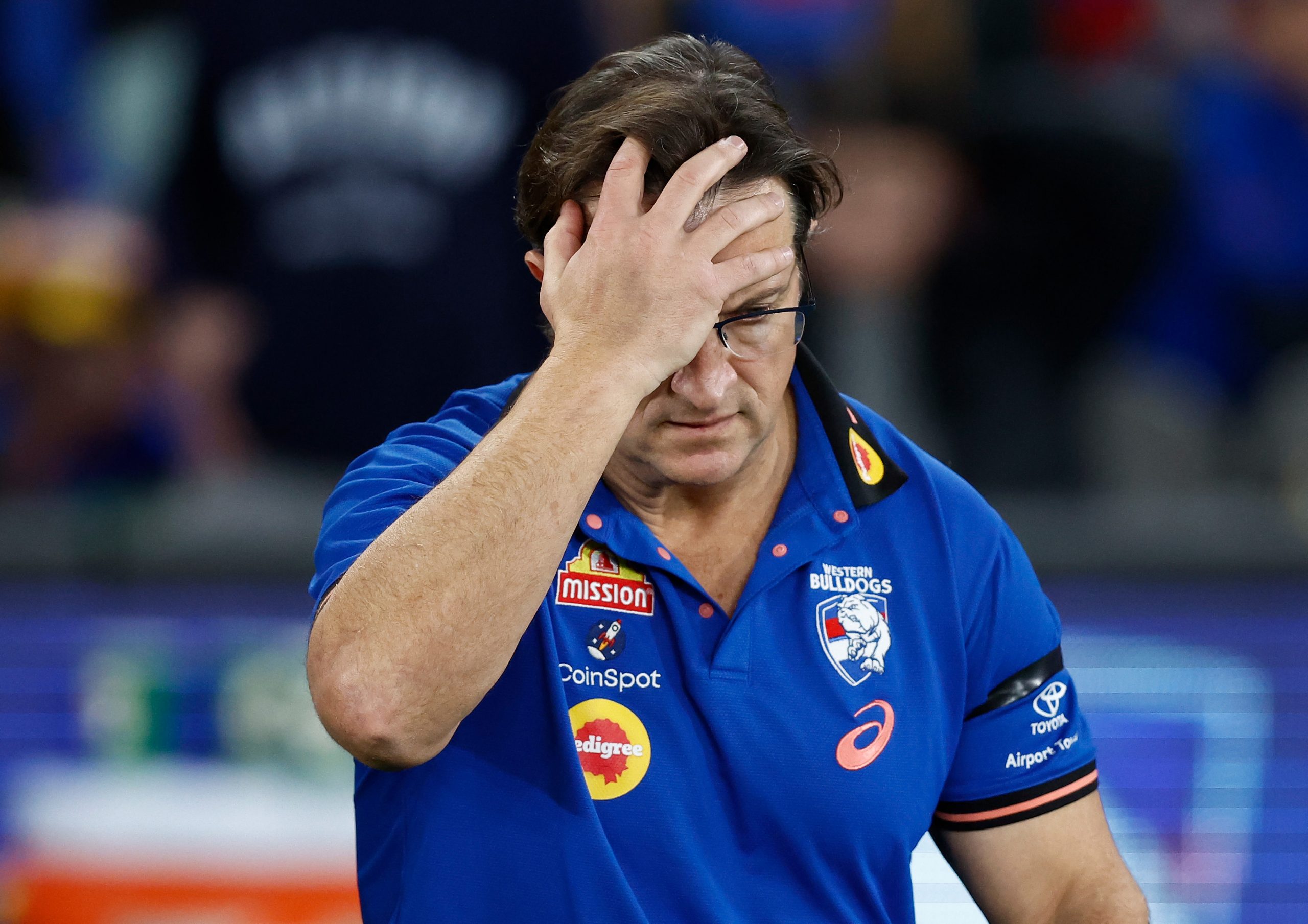 MELBOURNE, AUSTRALIA - AUGUST 20: Luke Beveridge, Senior Coach of the Bulldogs looks on during the 2023 AFL Round 23 match between the Western Bulldogs and the West Coast Eagles at Marvel Stadium on August 20, 2023 in Melbourne, Australia. (Photo by Michael Willson/AFL Photos via Getty Images)