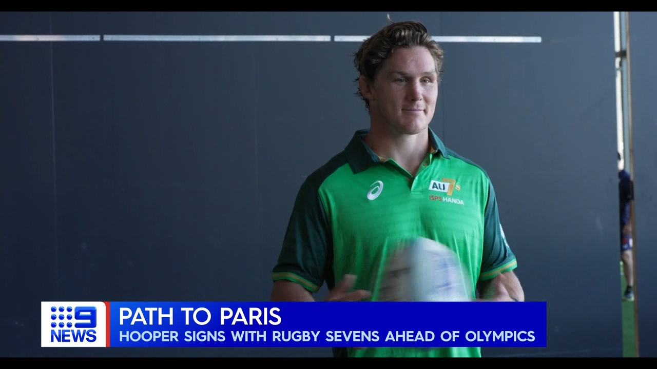 Hooper switches codes after Wallabies axing