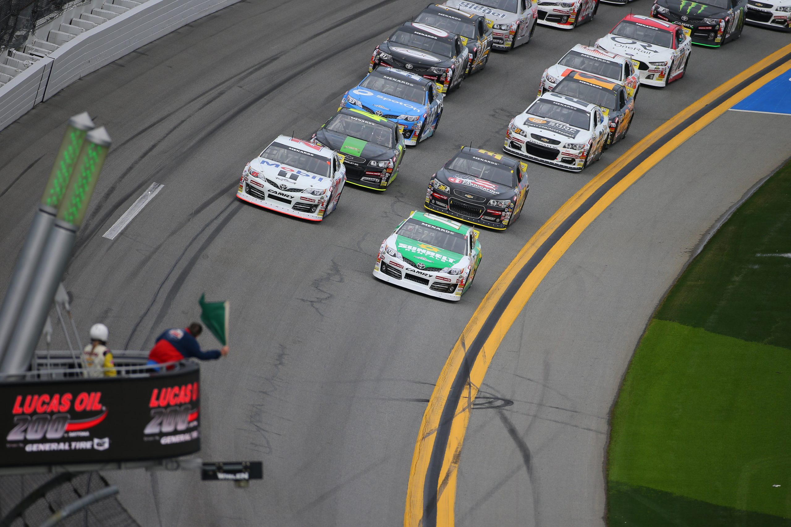 The start of the ARCA Menards Series Lucas Oil 200 at Daytona International Speedway in 2021. 