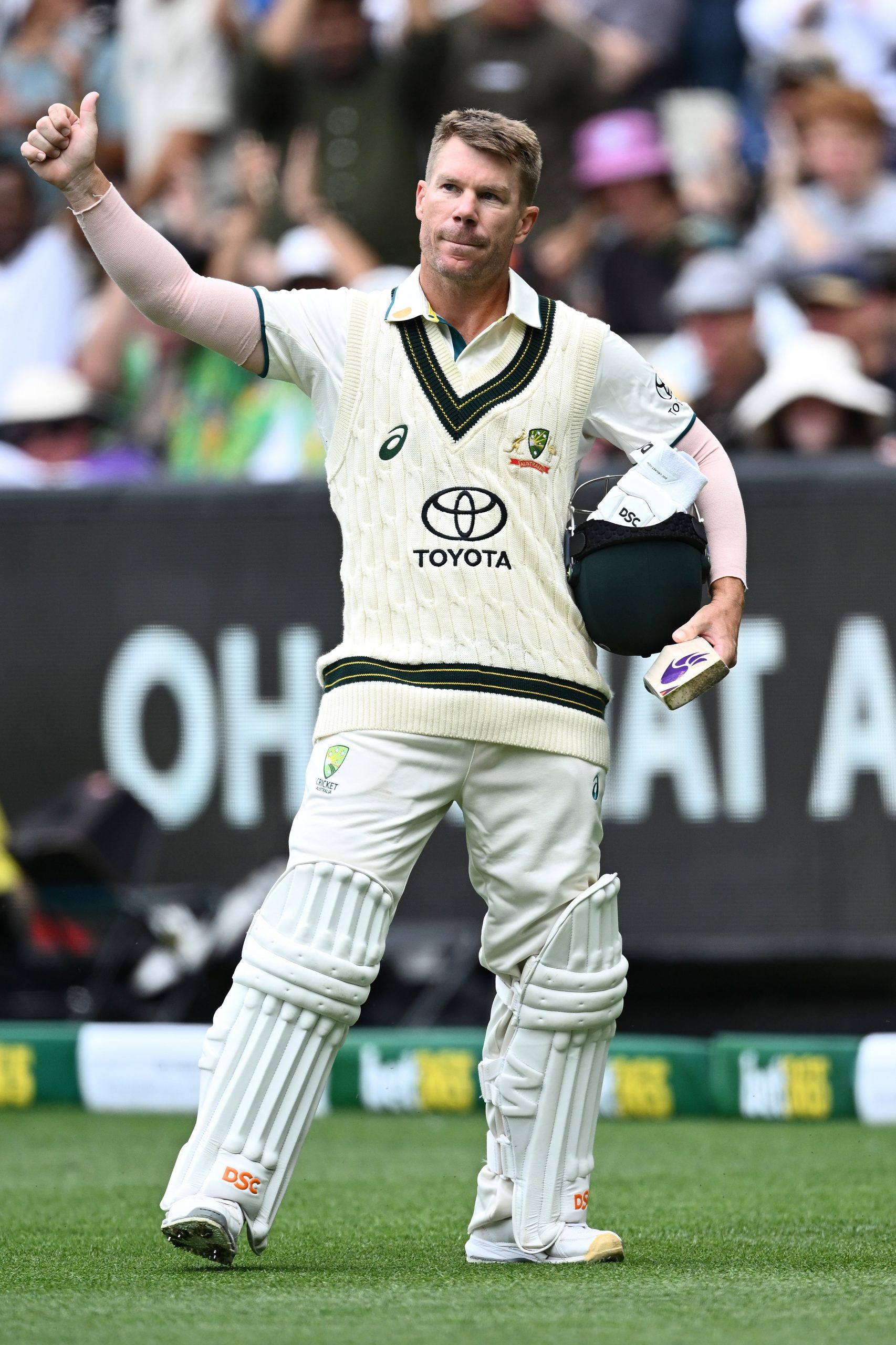 MELBOURNE, AUSTRALIA - DECEMBER 28: David Warner of Australia acknowledges the crowd after being dismissed by Mir Hamza of Pakistan during day three of the Second Test Match between Australia and Pakistan at Melbourne Cricket Ground on December 28, 2023 in Melbourne, Australia. (Photo by Quinn Rooney/Getty Images)