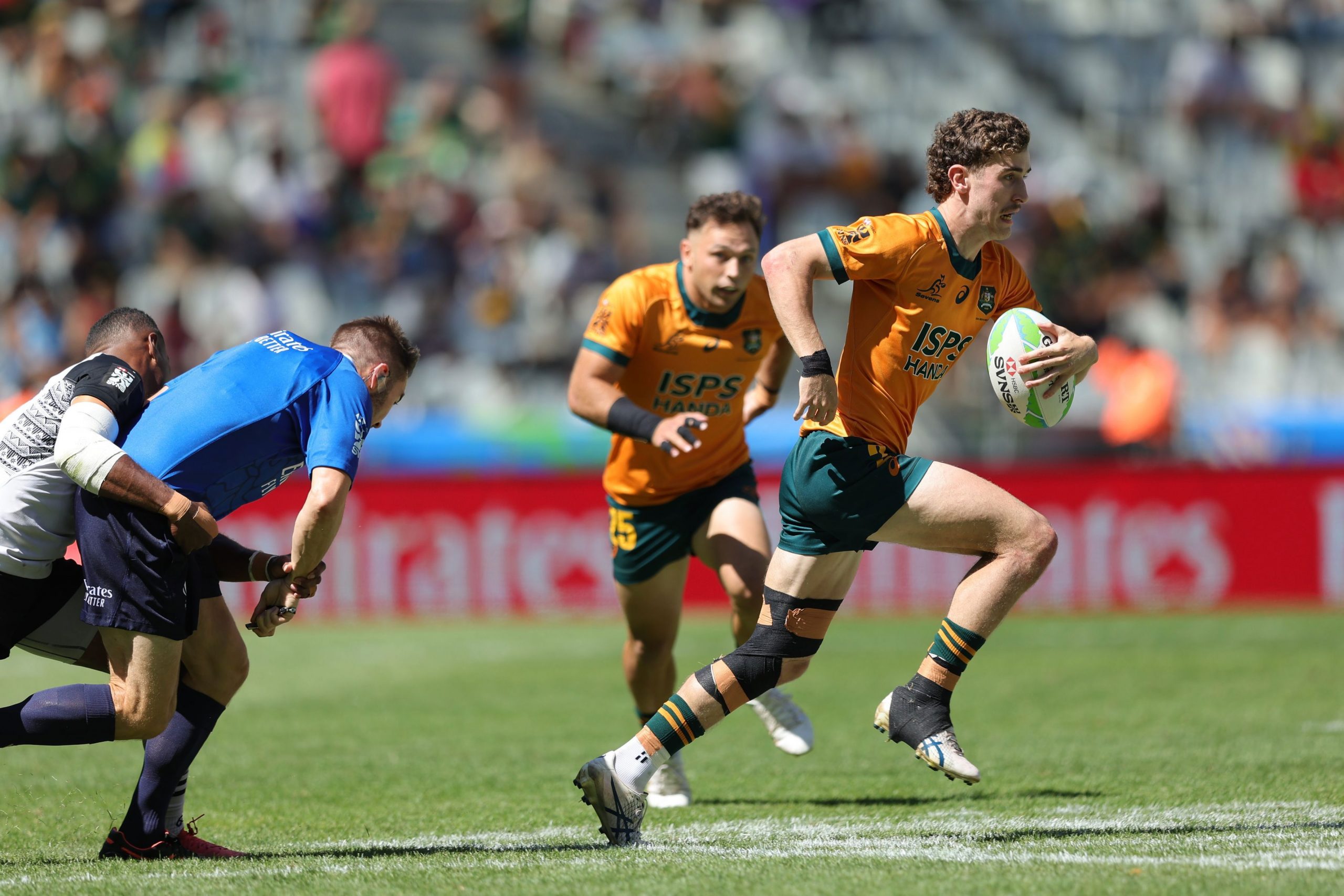 Australia's Ben Dowling attacks at Cape Town Stadium. Photo: Mike Lee/KLC Fotos