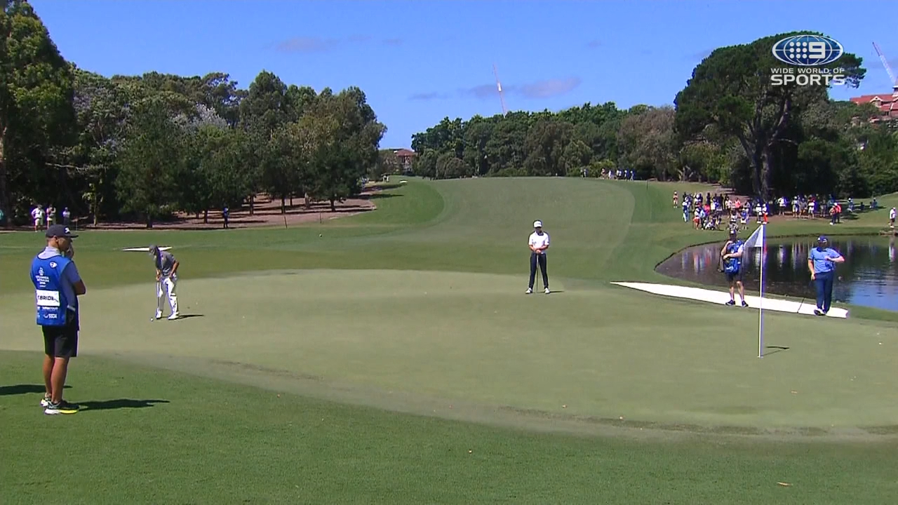 Scott drains monster birdie putt